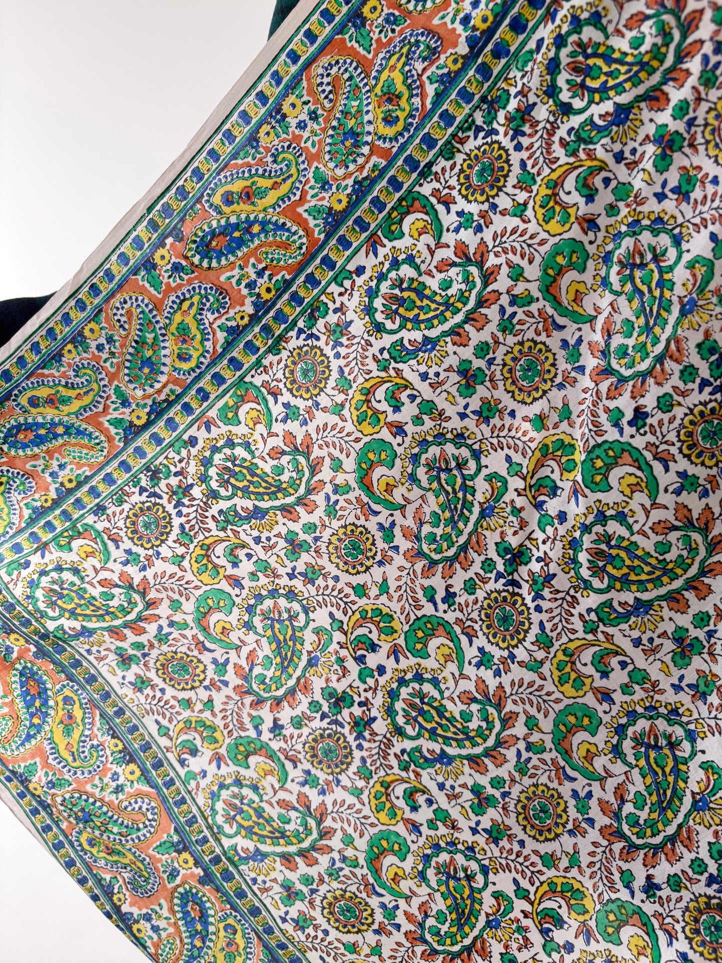 Eșarfă XL din mătase naturală cu print paisley