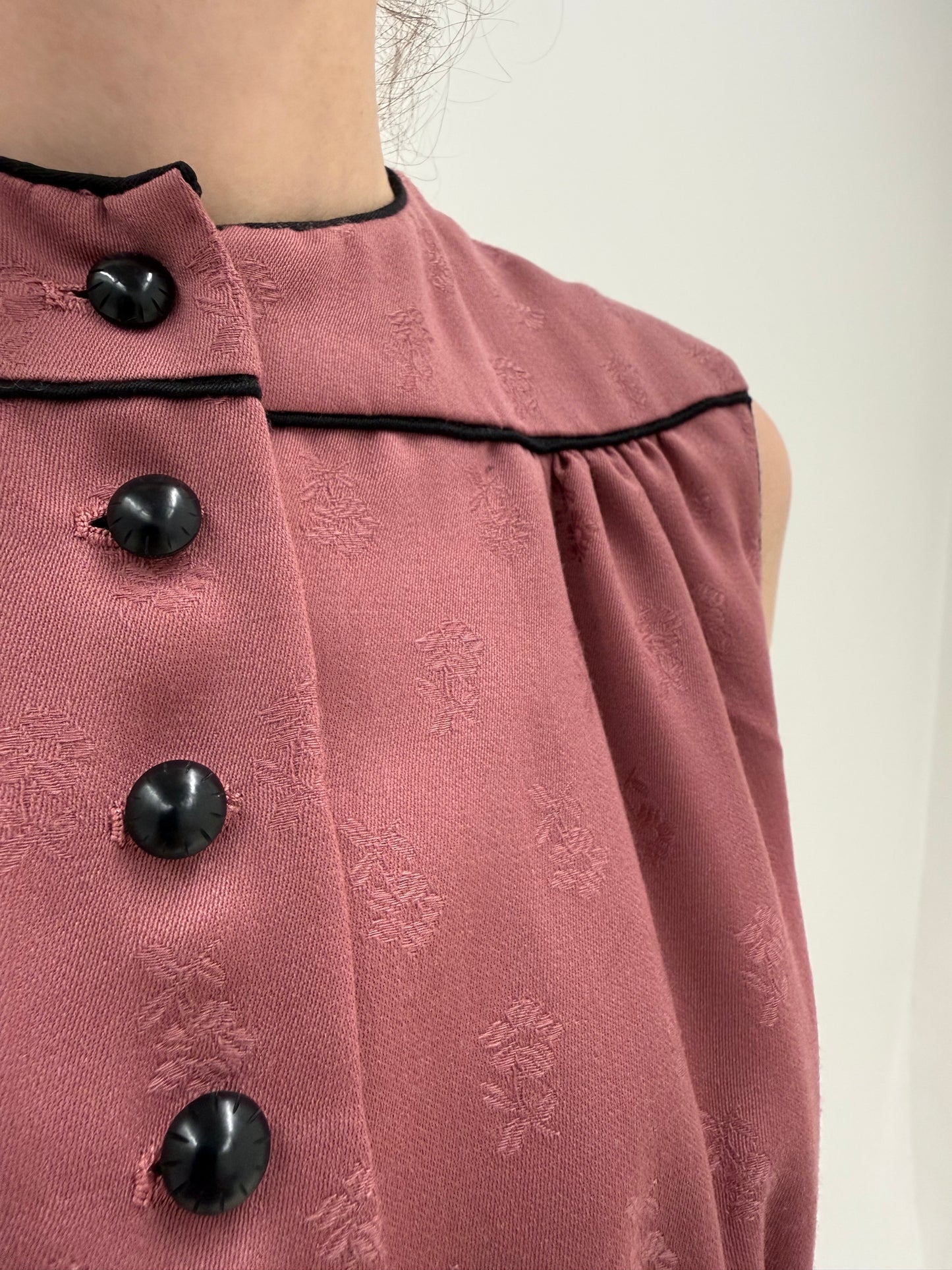 Rochie vintage maxi roz pudrat din lana extrafina cu lucrătură manuală