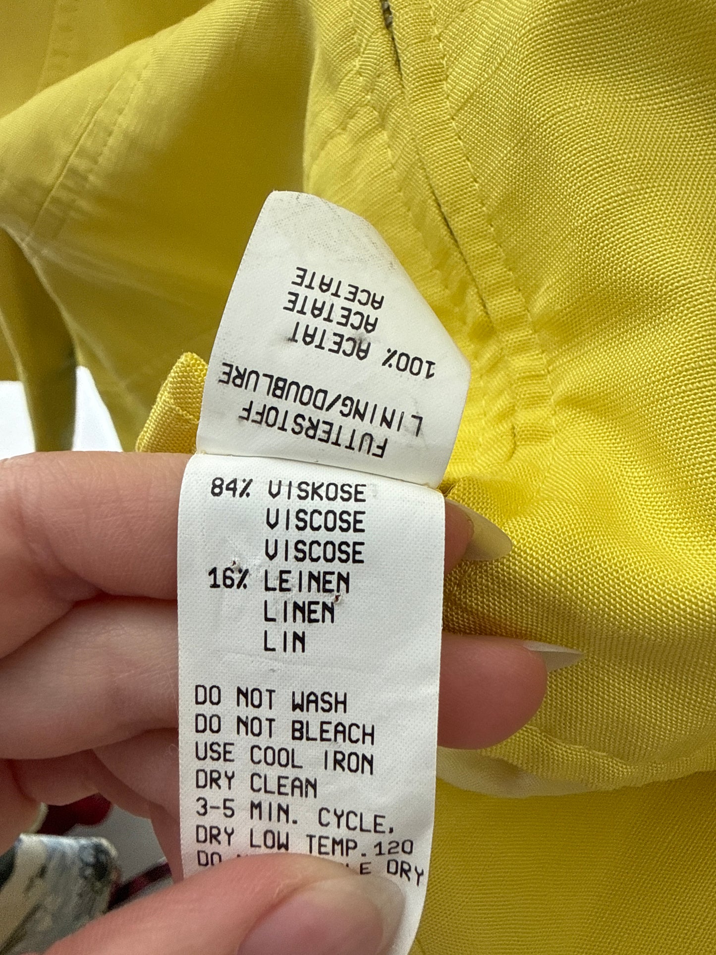 Jacheta cambrata Madeleine lemon yellow din pânză de in și vascoza