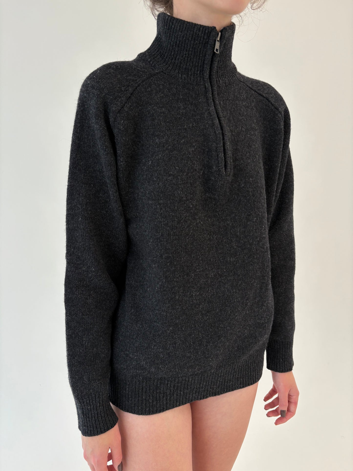 Maleta charcoal gray cu influențe sport din lana de gramaj mare