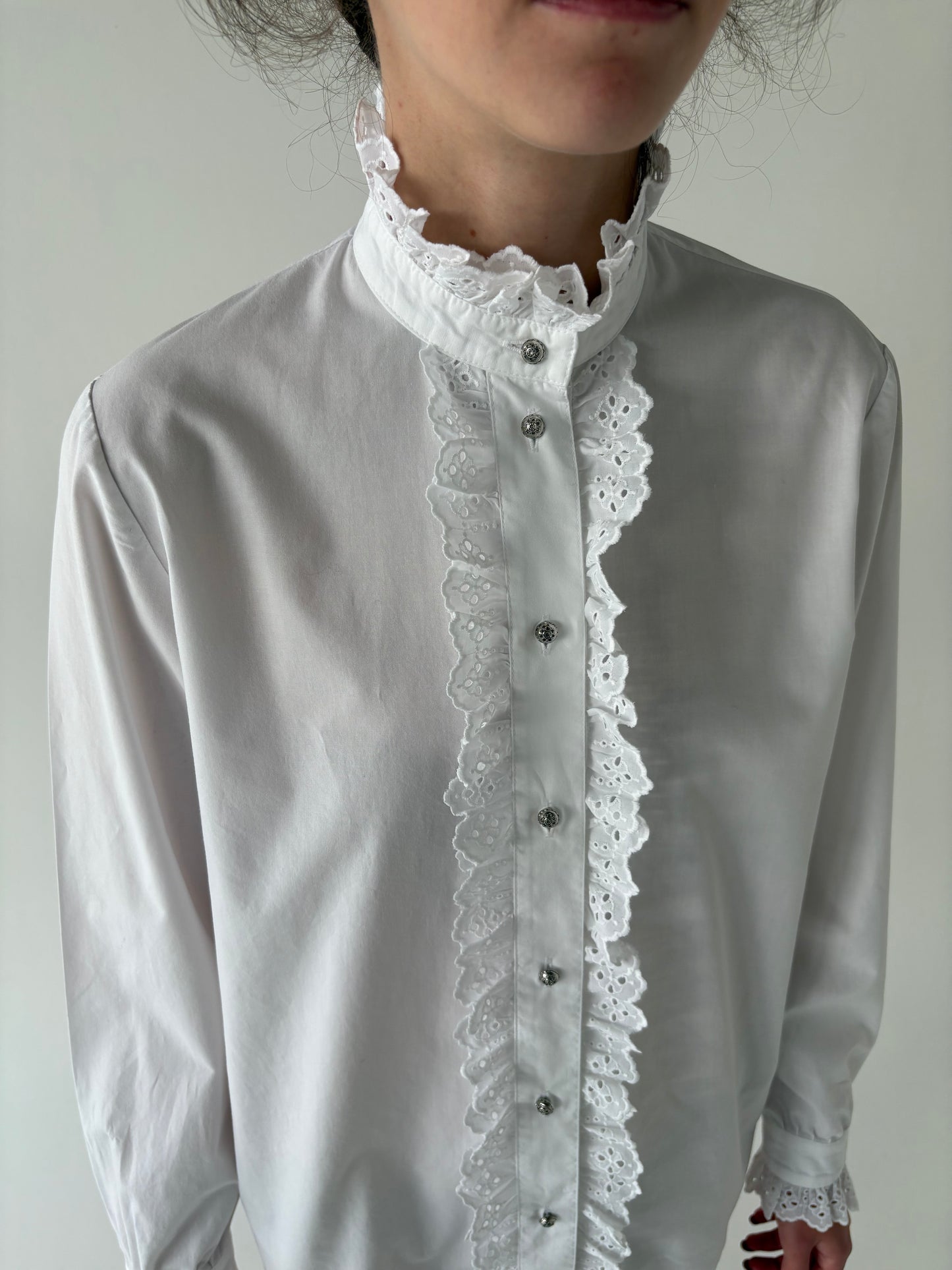 Cămașa vintage premium cu jabou și dantelă din poplin excepțional