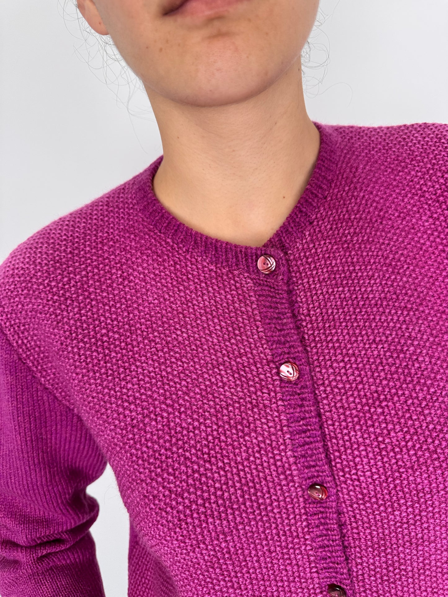 Cardigan magenta cu Barbie pink din lana extrafina de gramaj mare