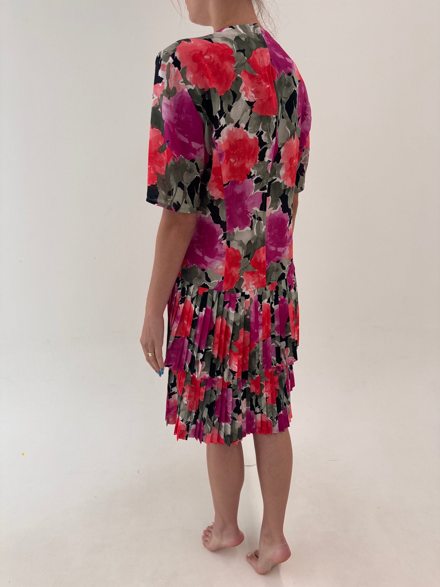Rochie vintage italiană cu print ca pictat în croi retro revenit în trend