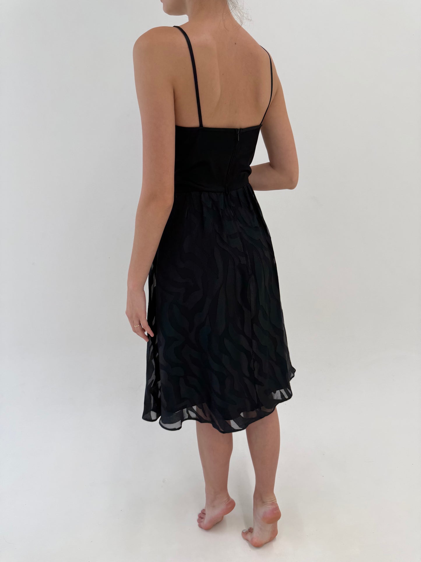 LBD vintage in croi de ani 50 de cocktail din material spectaculos