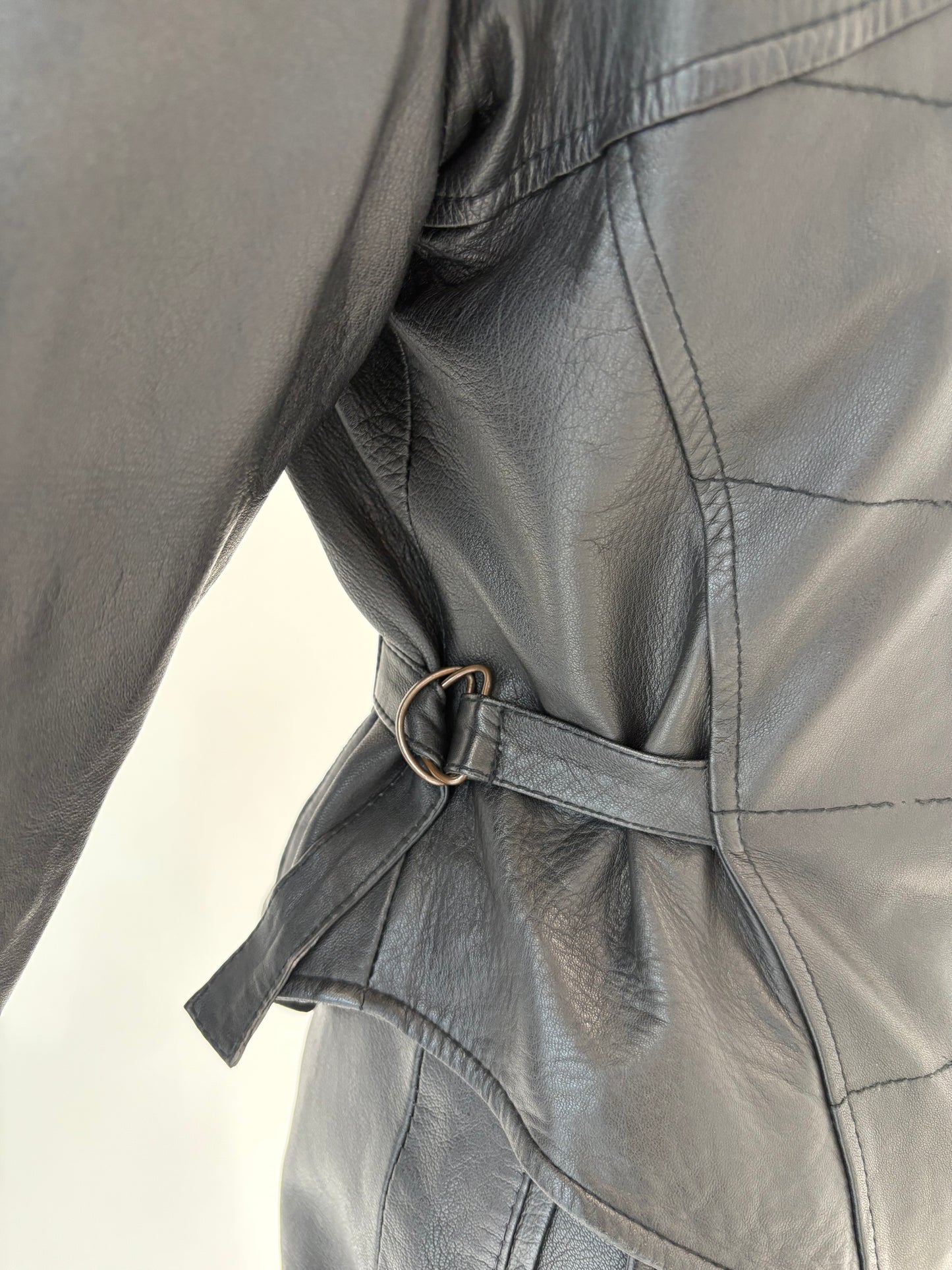 Jacheta vintage ultra cambrata din piele naturală extrem de moale