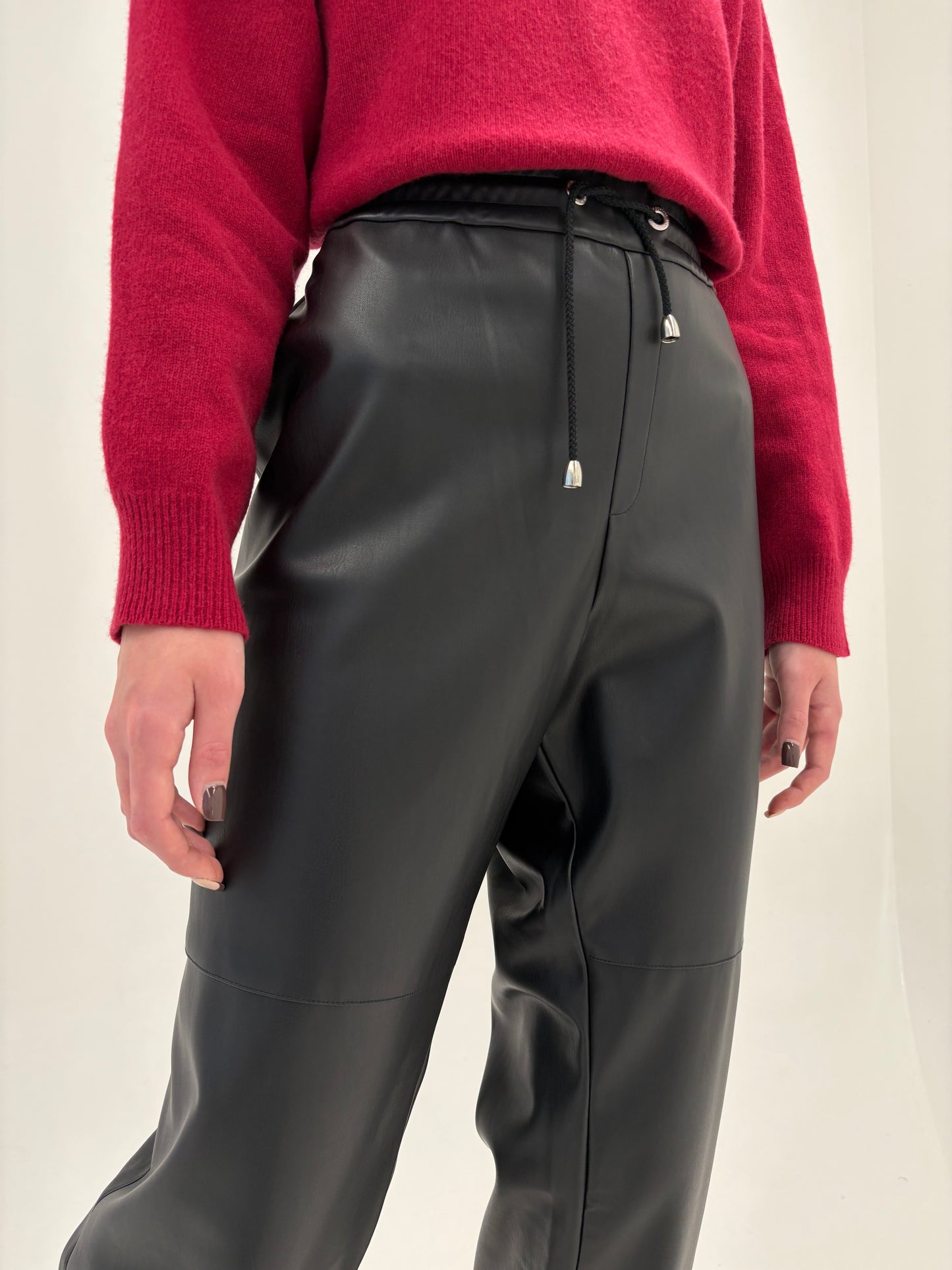 Pantaloni luxury noi Marc Cain plus size cu influențe casual din piele eco