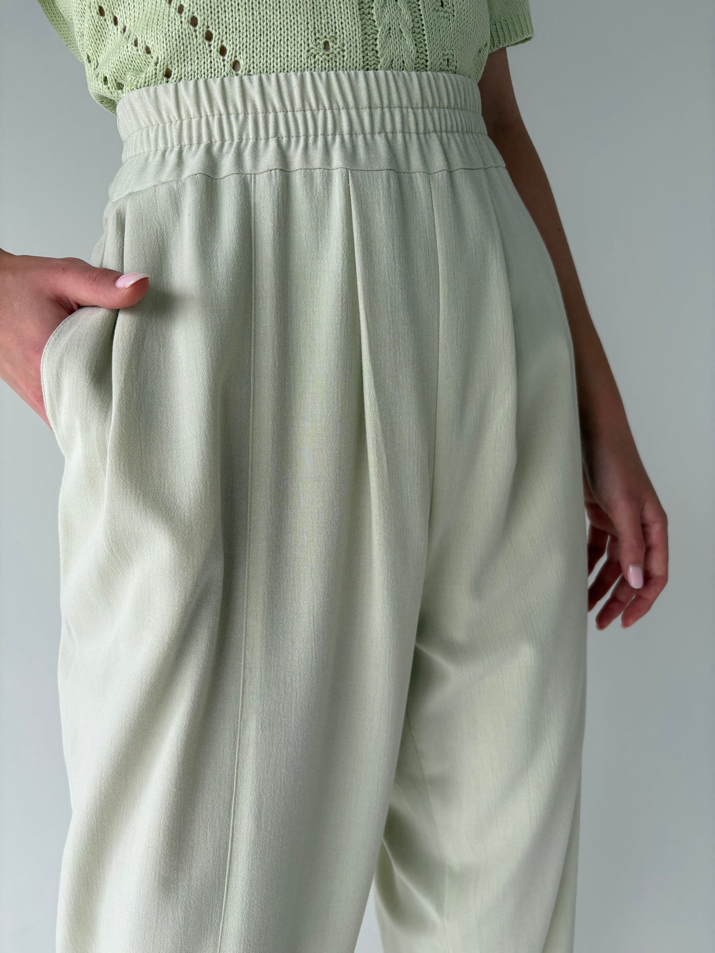 Pantaloni vintage super vaporosi light pistachio green cu talie elastică