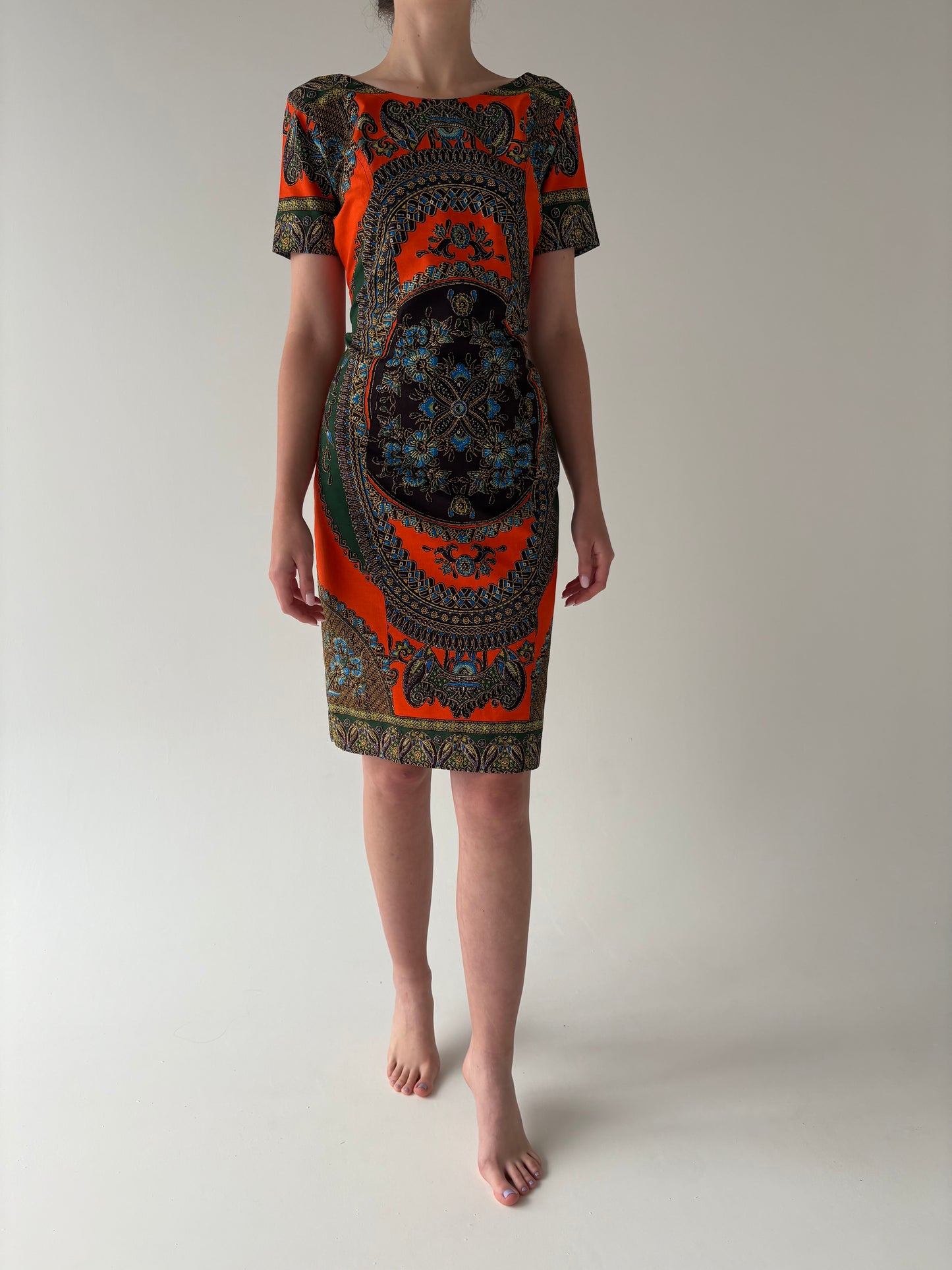 Rochie din pânză de bumbac ușor structurată cu print paisley