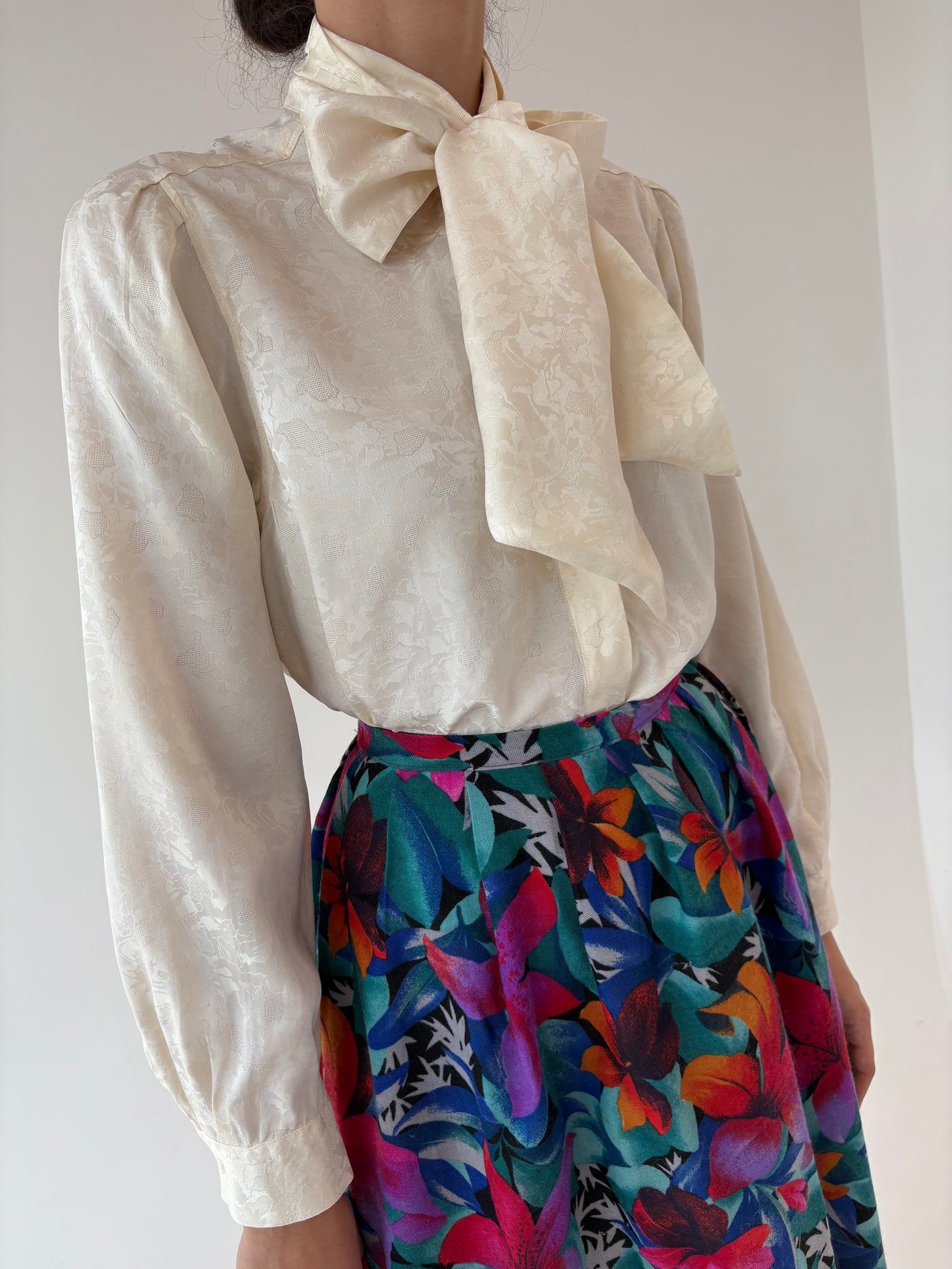 Fustă vintage din lanita extrafina în culori superbe și print floral