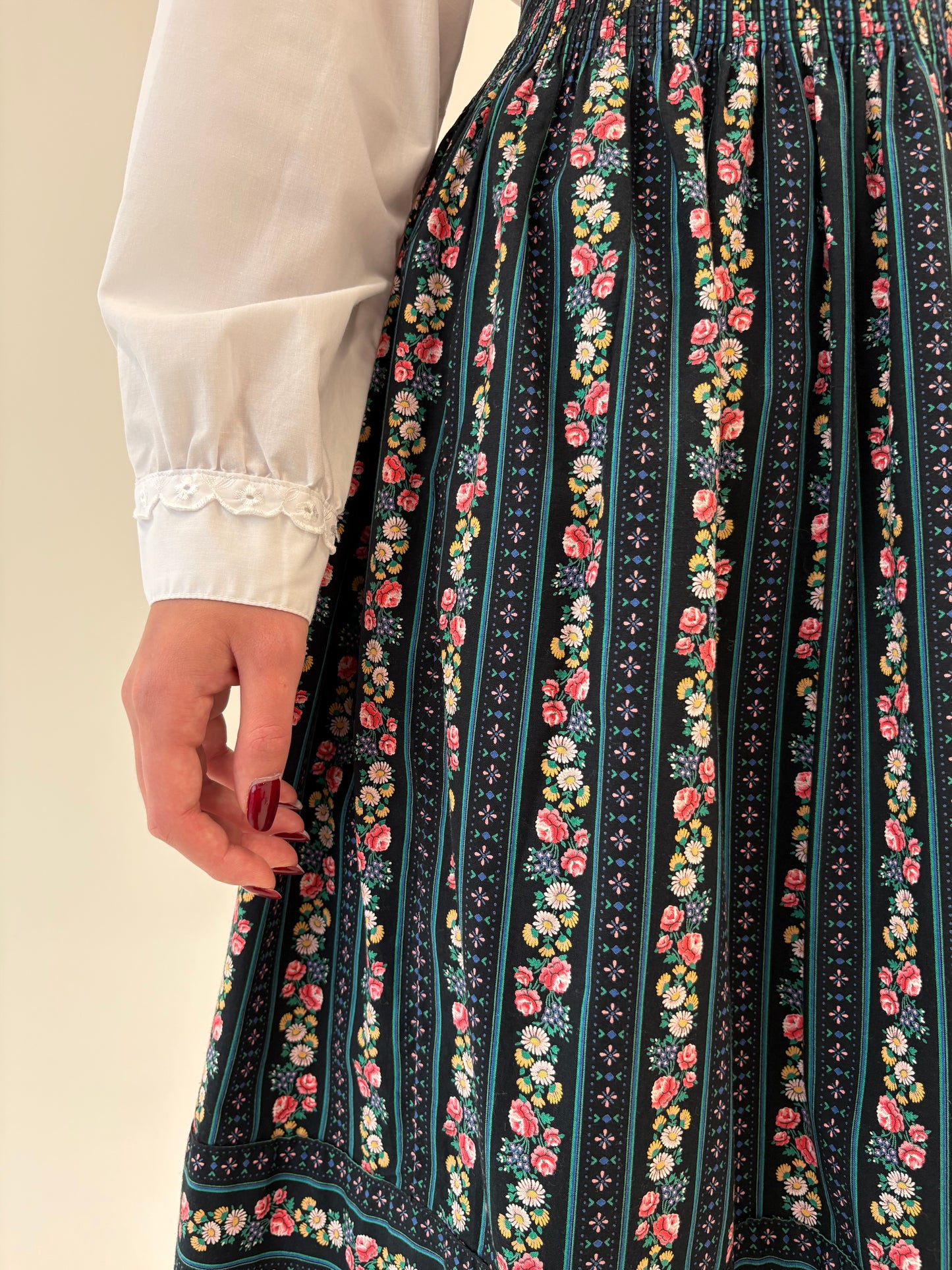 Fustă vintage super amplă cu print floral și talie ultra înaltă marcată