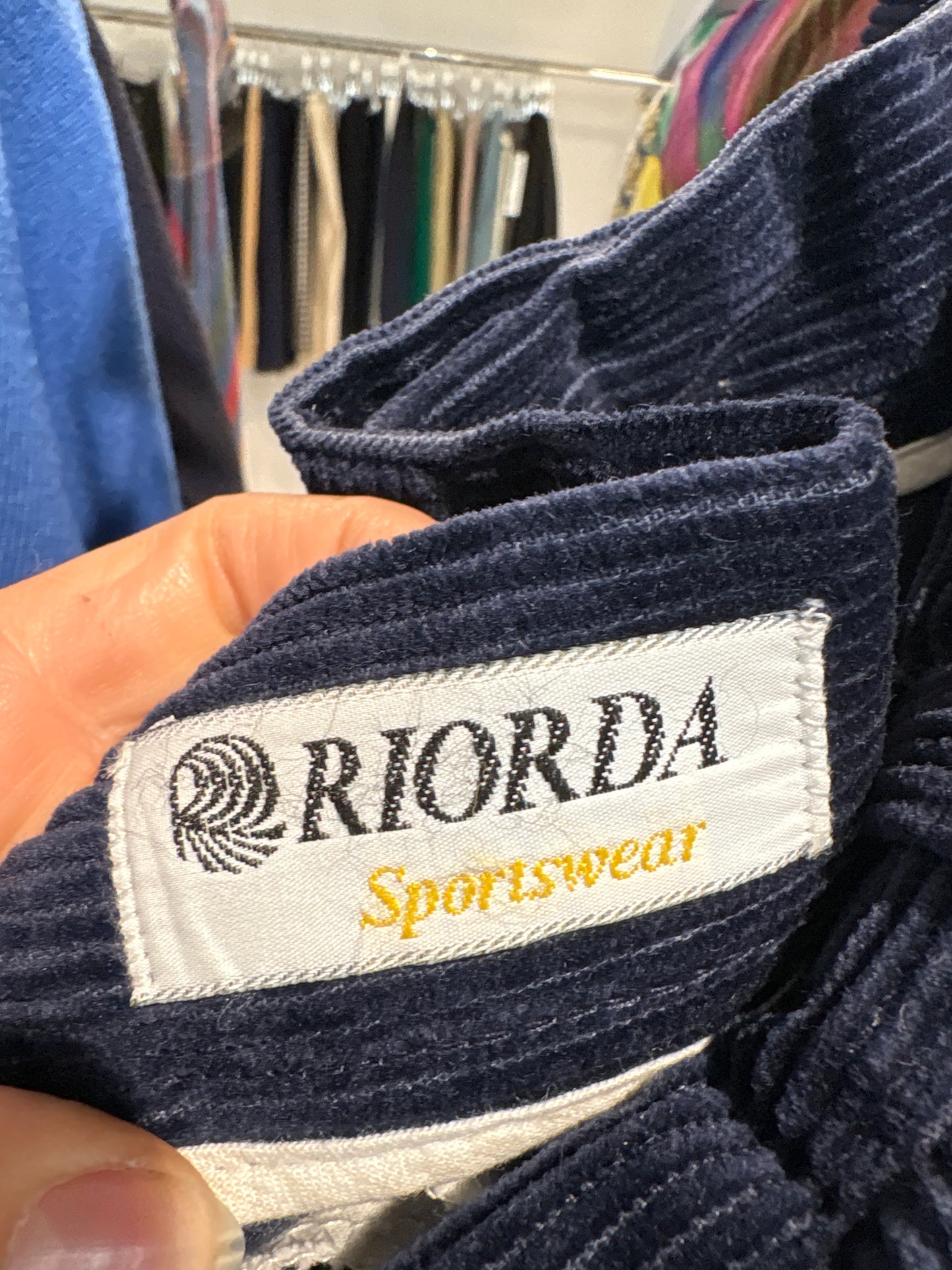 Pantaloni italienești din corduroy cu pense și buzunare oblice