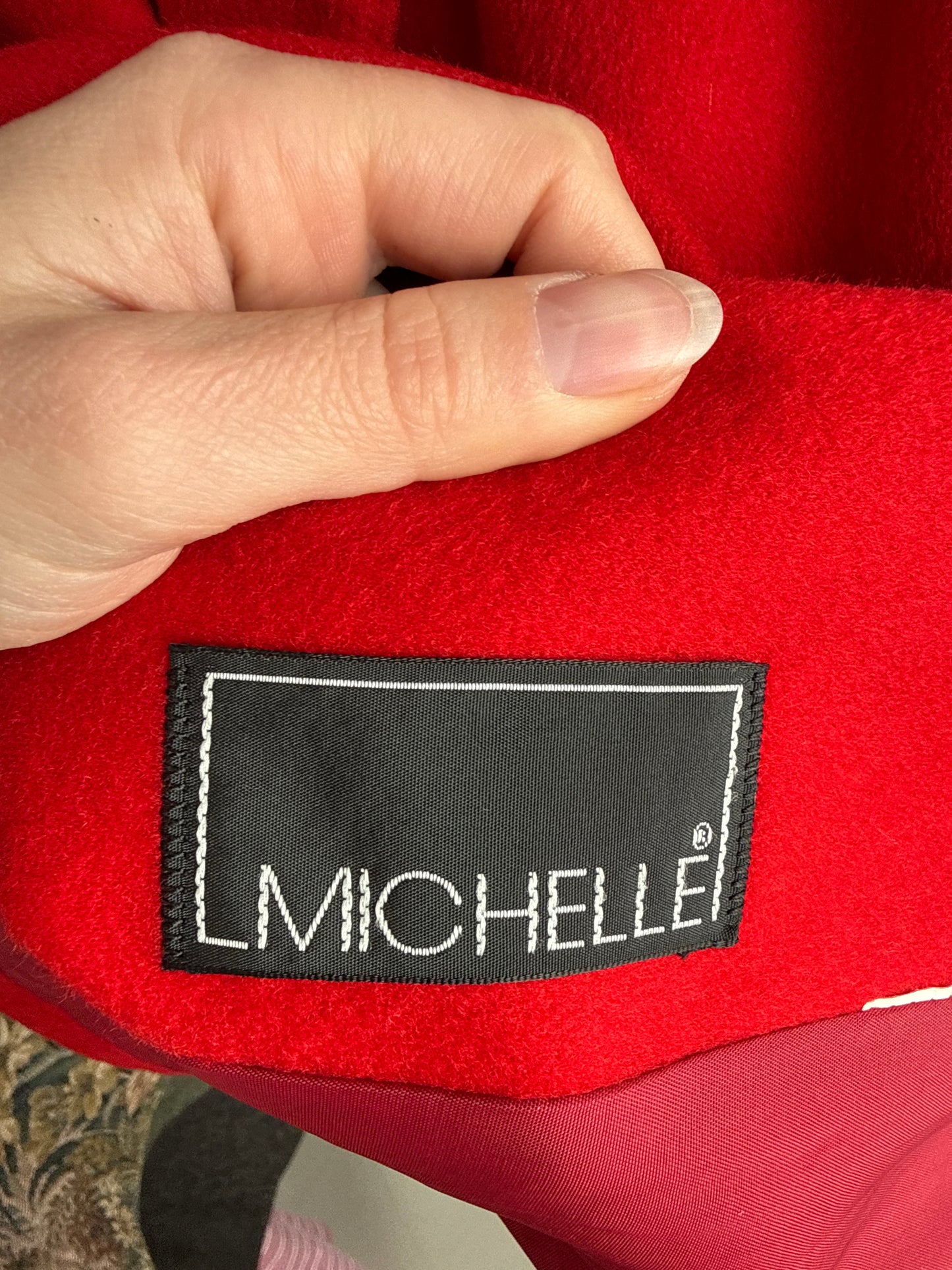 Sacou cherry red în croi ușor cambrat din lanita extrafina și revere late