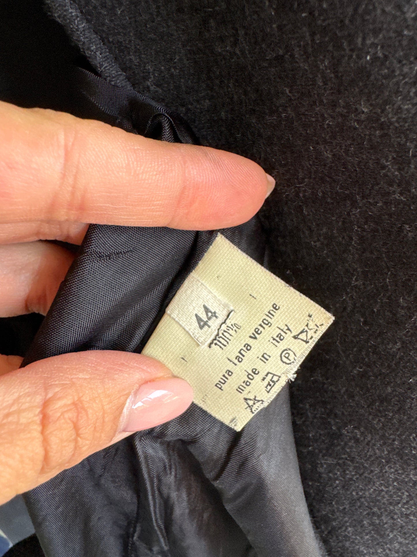 Jacheta italiană din lana pura virgină în croi minimalist ușor cropped