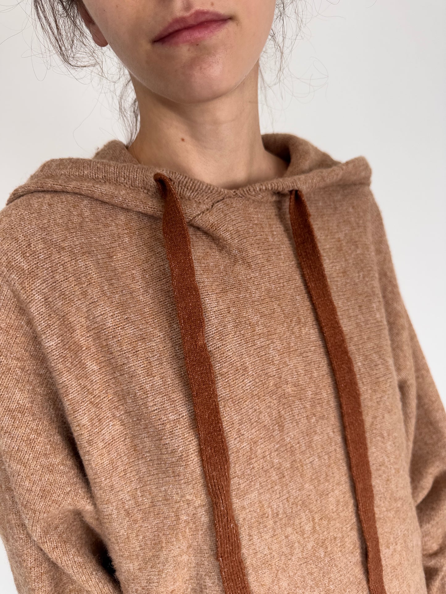 Hanorac de brand luxury Pringle acorn brown cu mânecă fluture