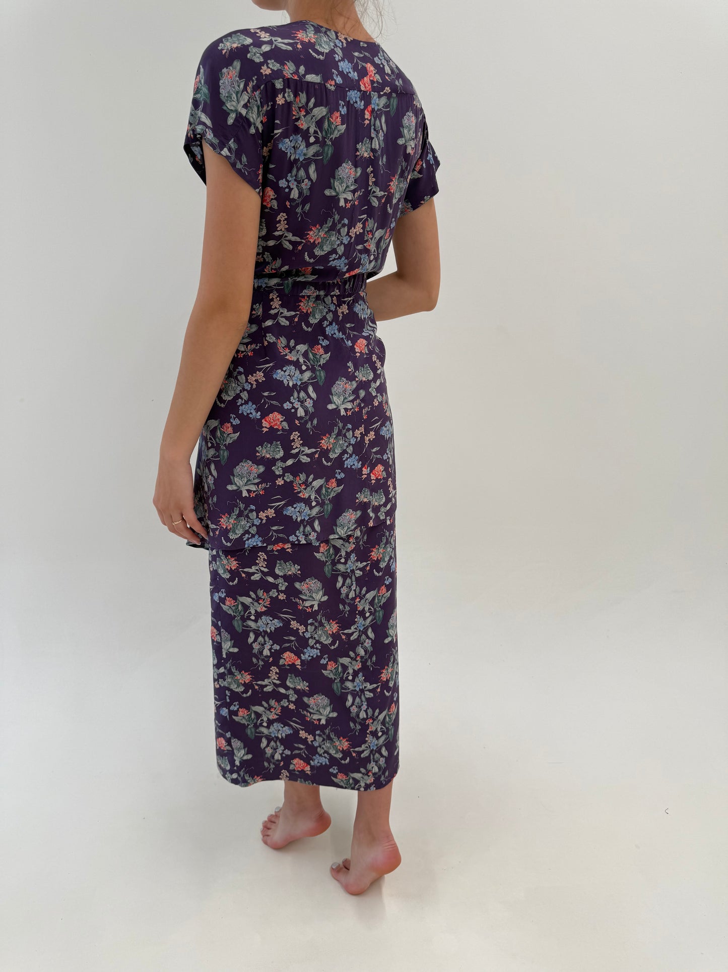 Rochie maxi din mătase naturală mată cu talie ultra înaltă marcată