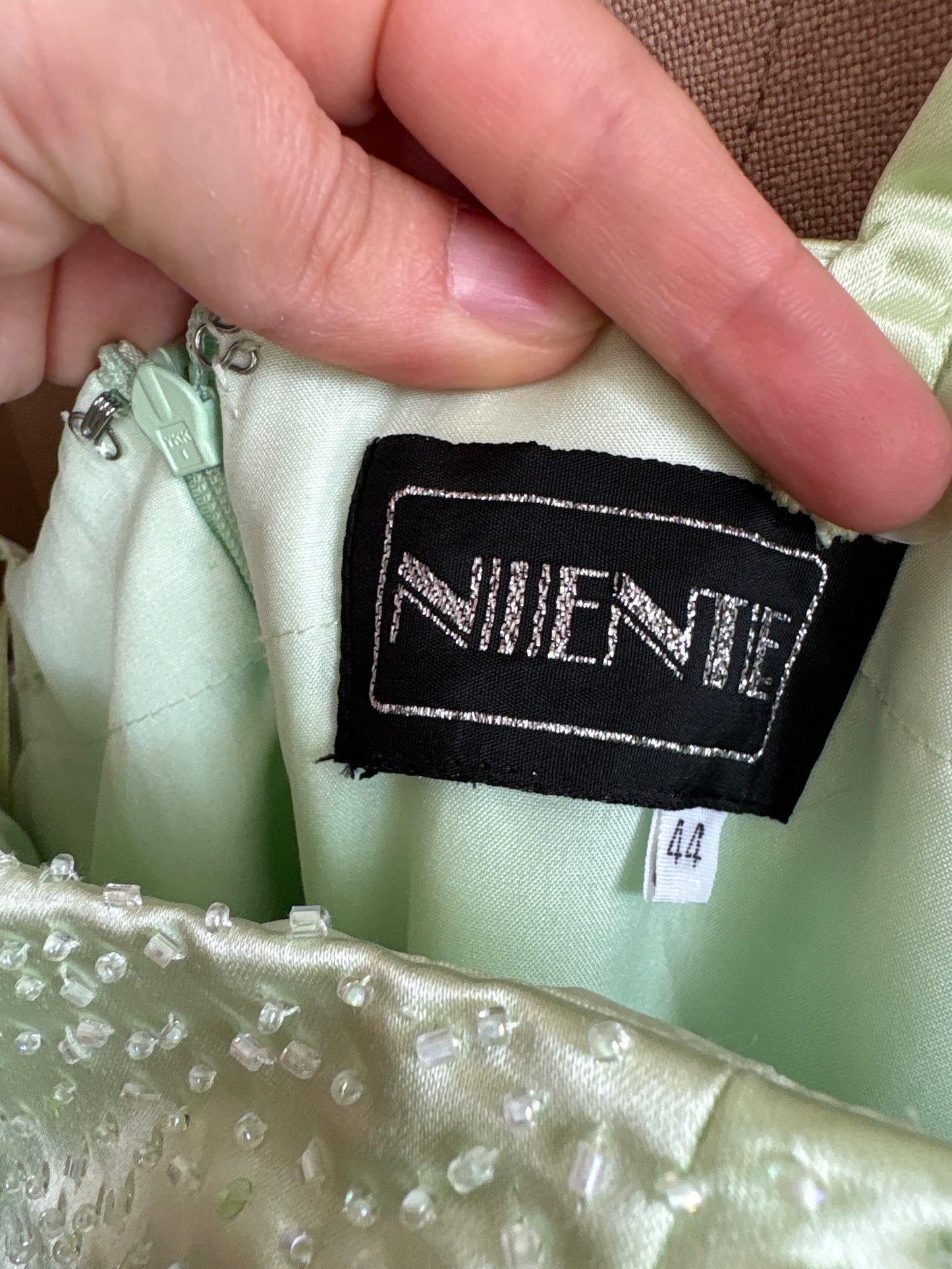Rochie vintage verde crud cu corset ascuns și aplicații manuale delicate