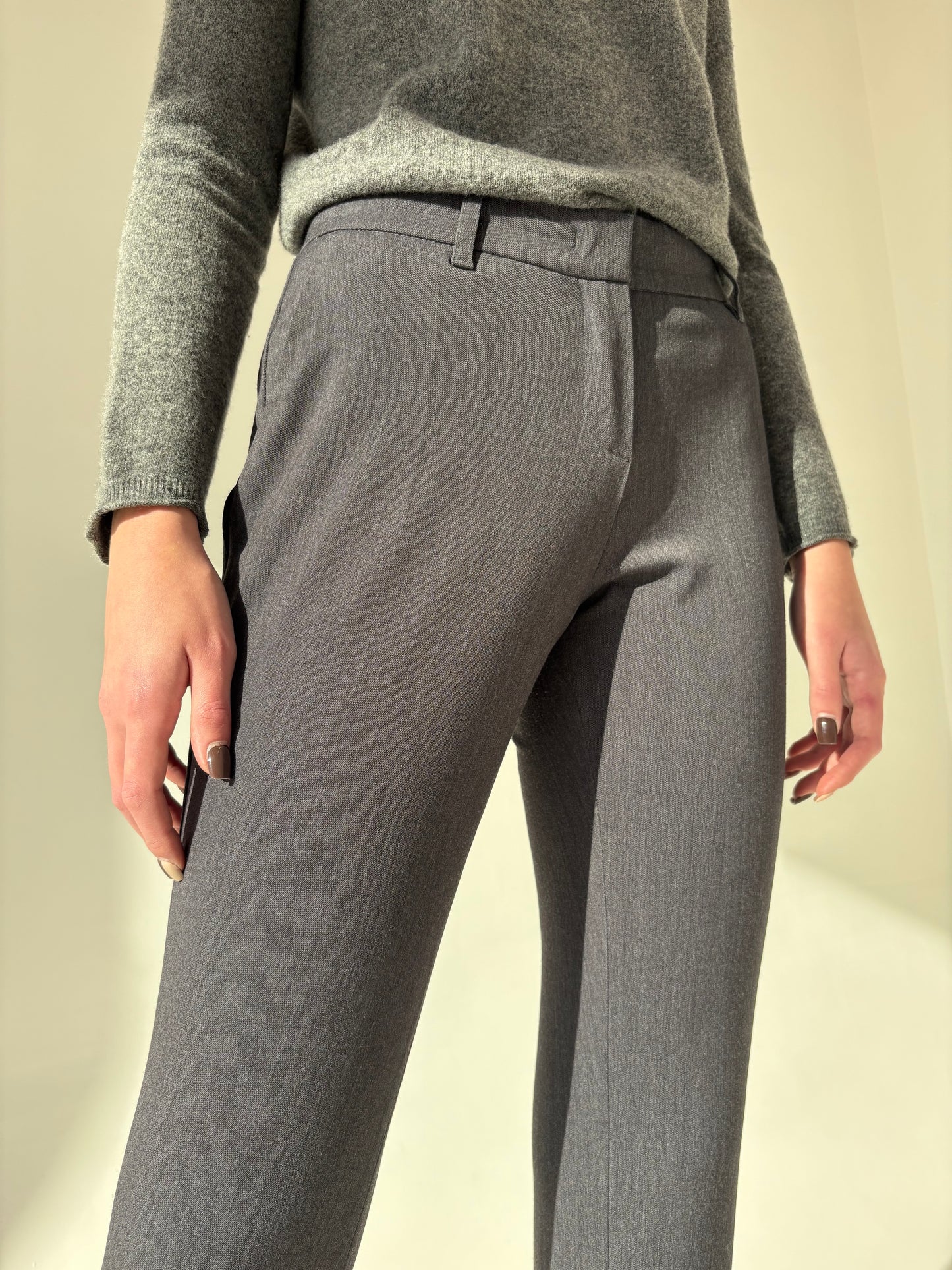 Pantaloni business petite din stofita strech in croi clasic