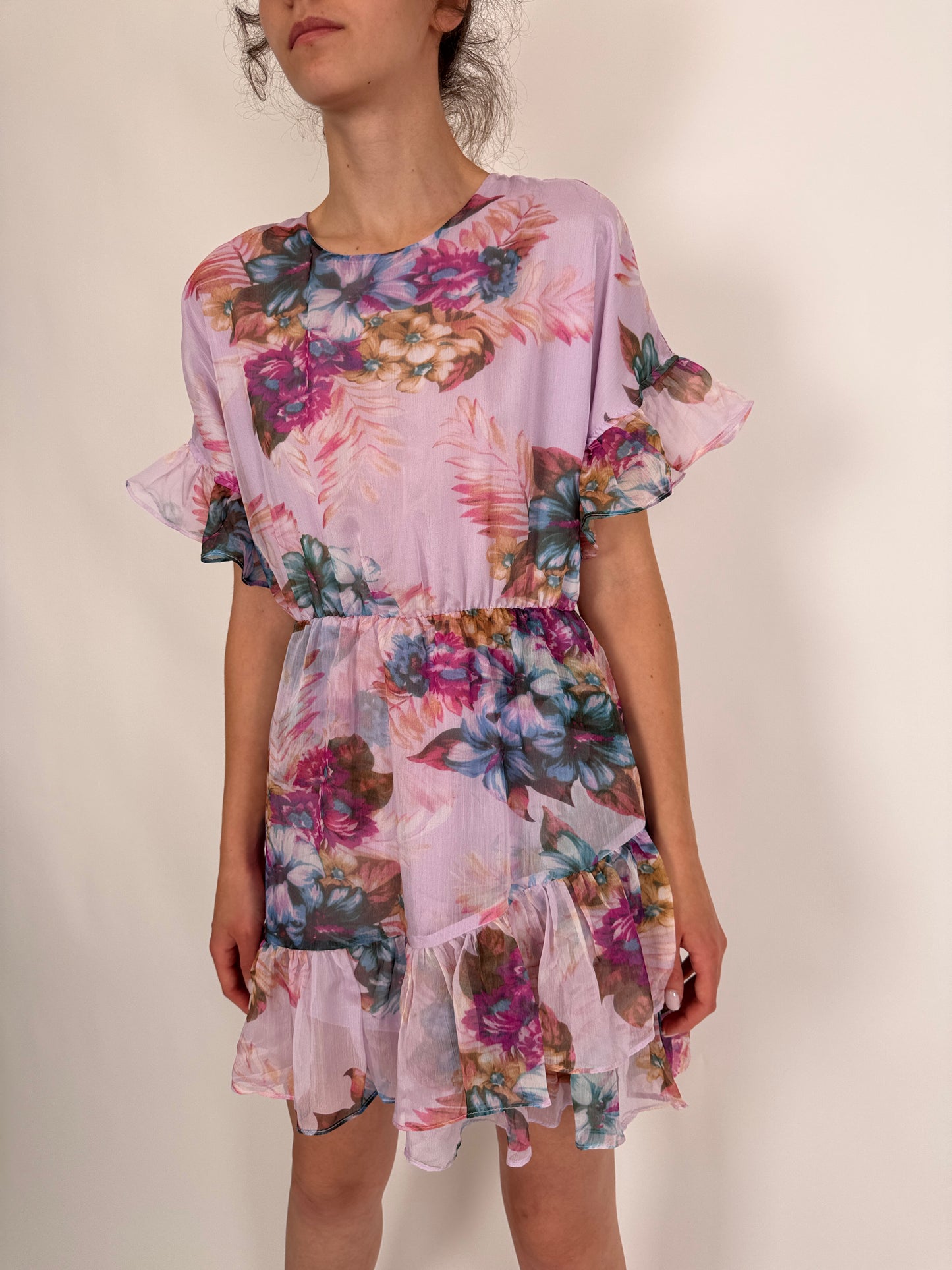 Rochie roz pudrat cu print floral superb și talie marcată elastică
