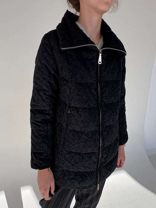 Jacheta neagră premium cu puf petite cu efect dantelat impermeabilă