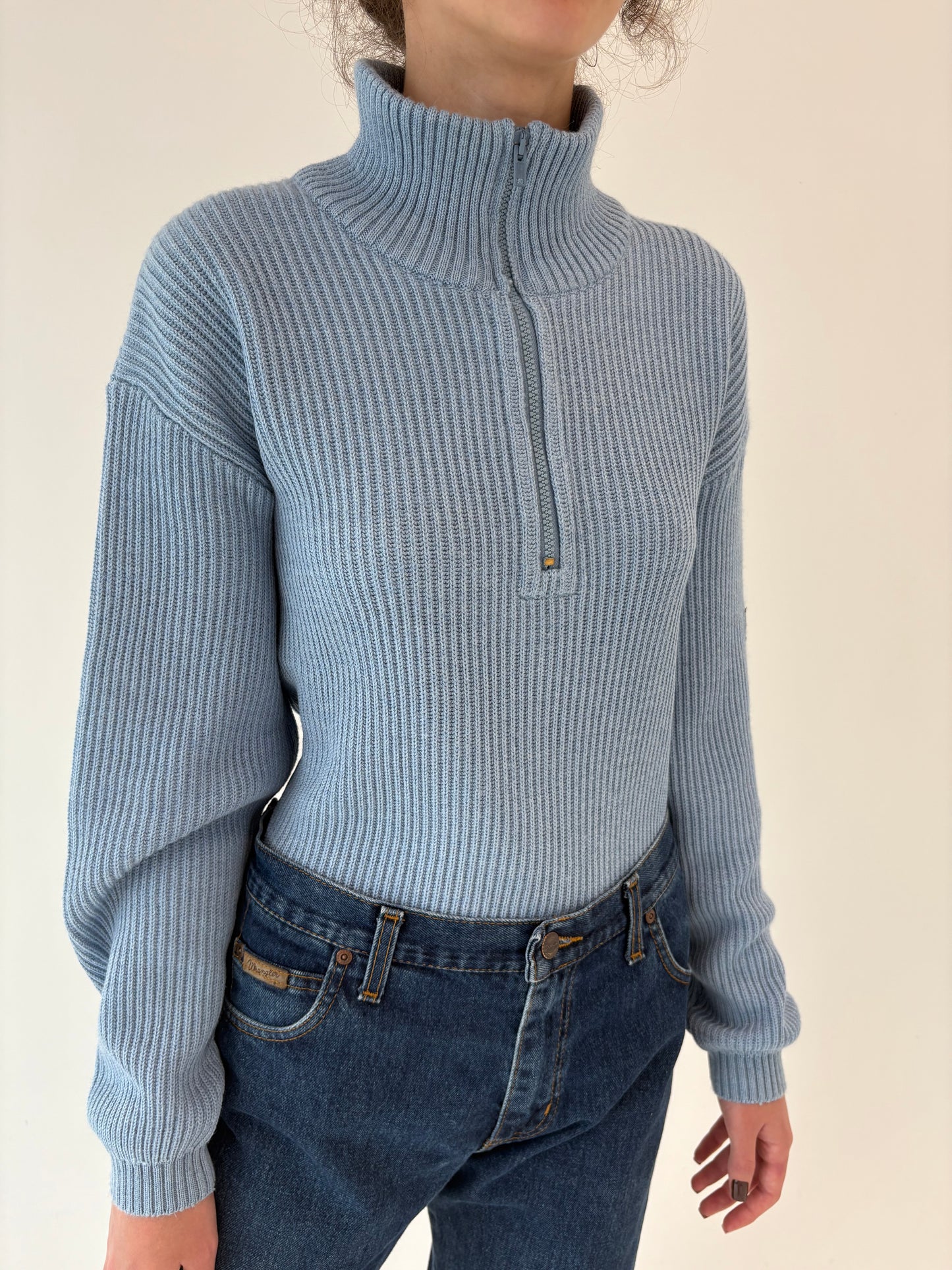 Maleta baby blue din lana merino extrafina de gramaj mare cu influențe sport