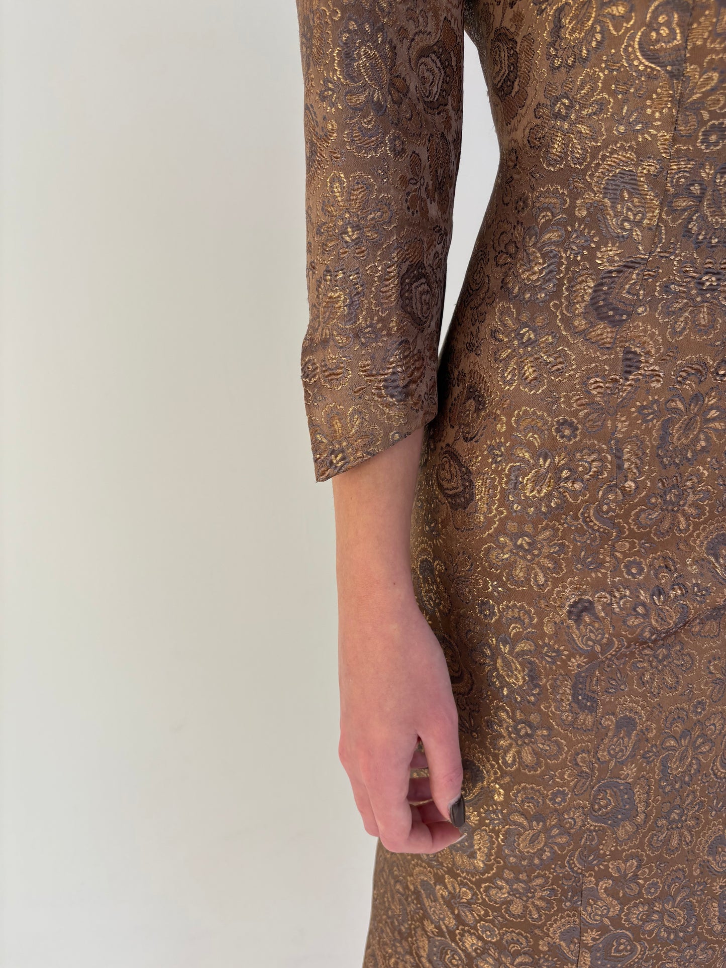 Rochie Old vintage cocktail sheath anii 60 de colecție din brocart auriu pudrat