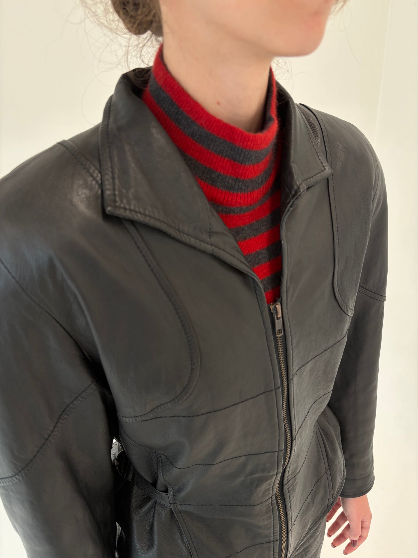 Jacheta vintage ultra cambrata din piele naturală extrem de moale