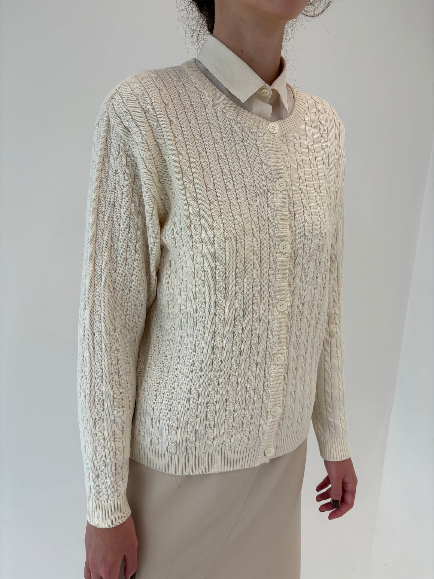 Cardigan butter white din lana merino extrafina de gramaj mare cu torsade