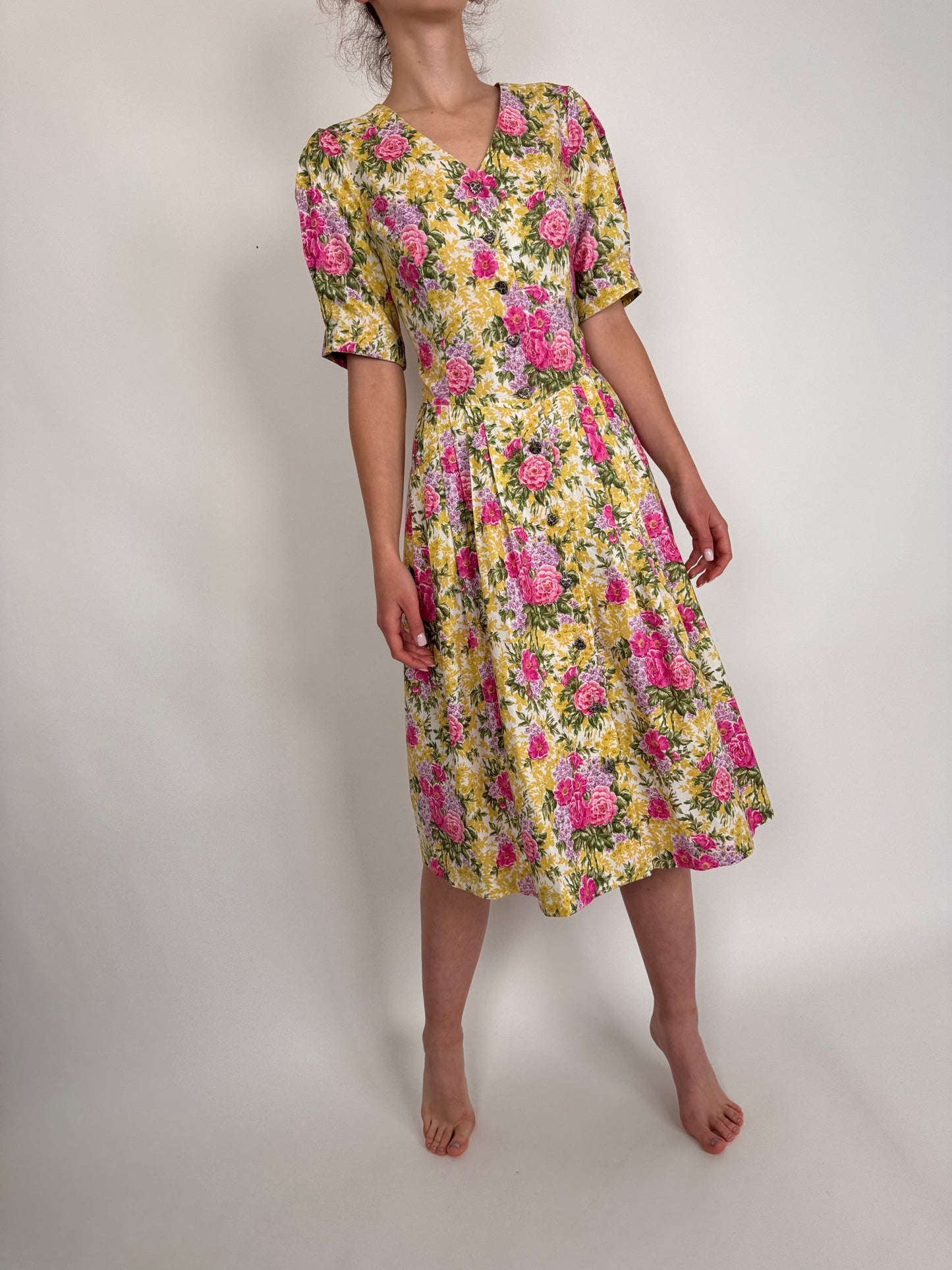 Rochie vintage cu print floral superb și talie marcată