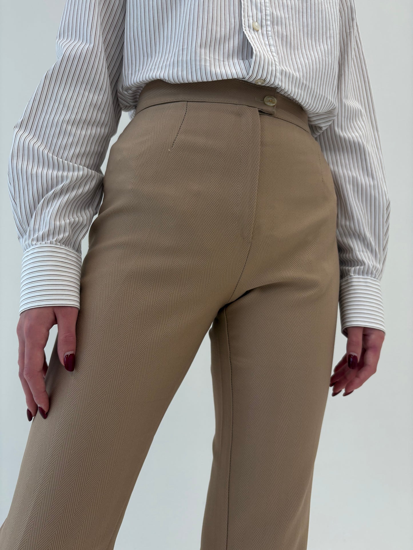 Pantaloni camel din twill din mix de lana extrafina cu talie înaltă