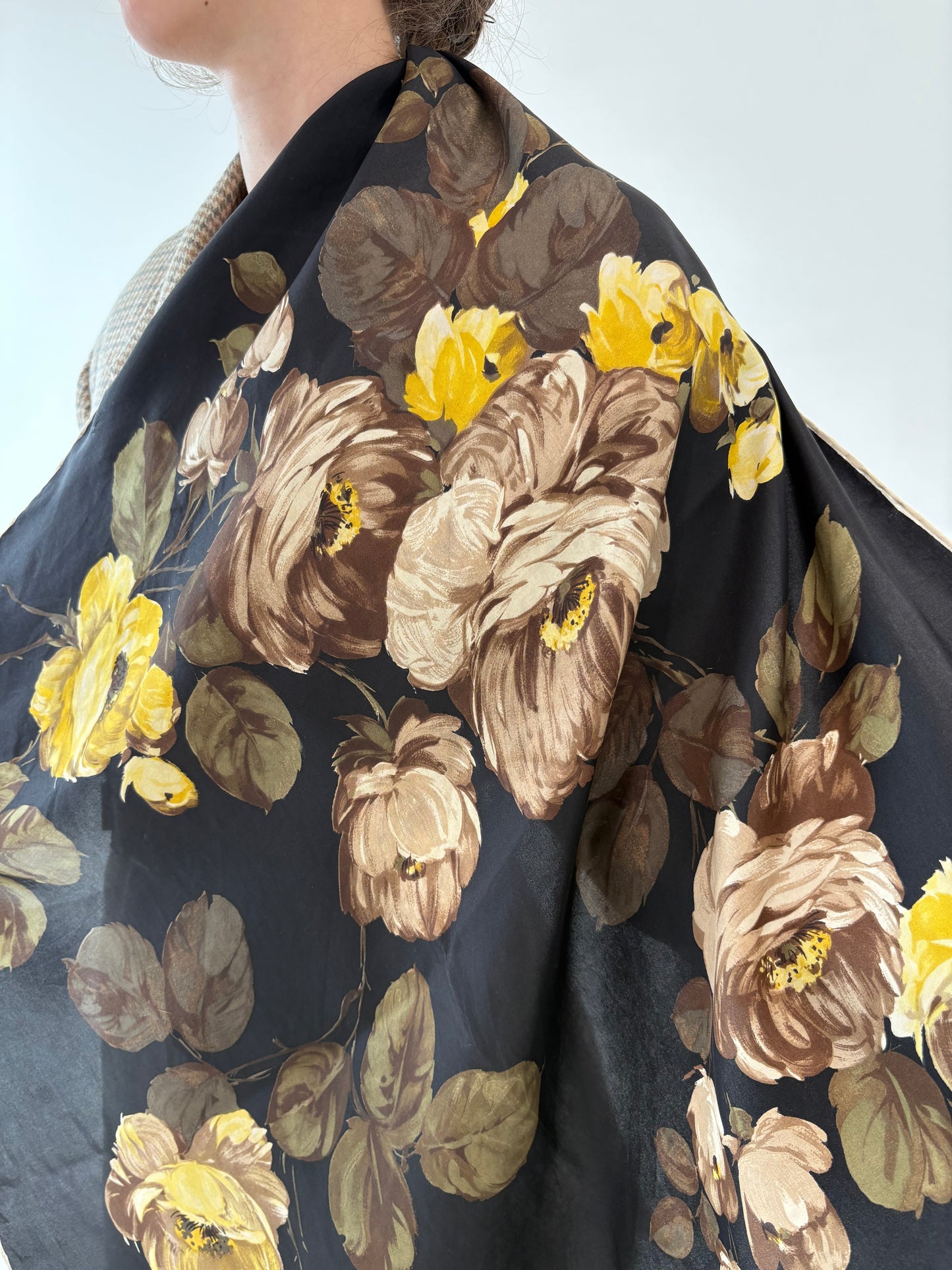 Eșarfă din mătase naturală plină cu print floral superb