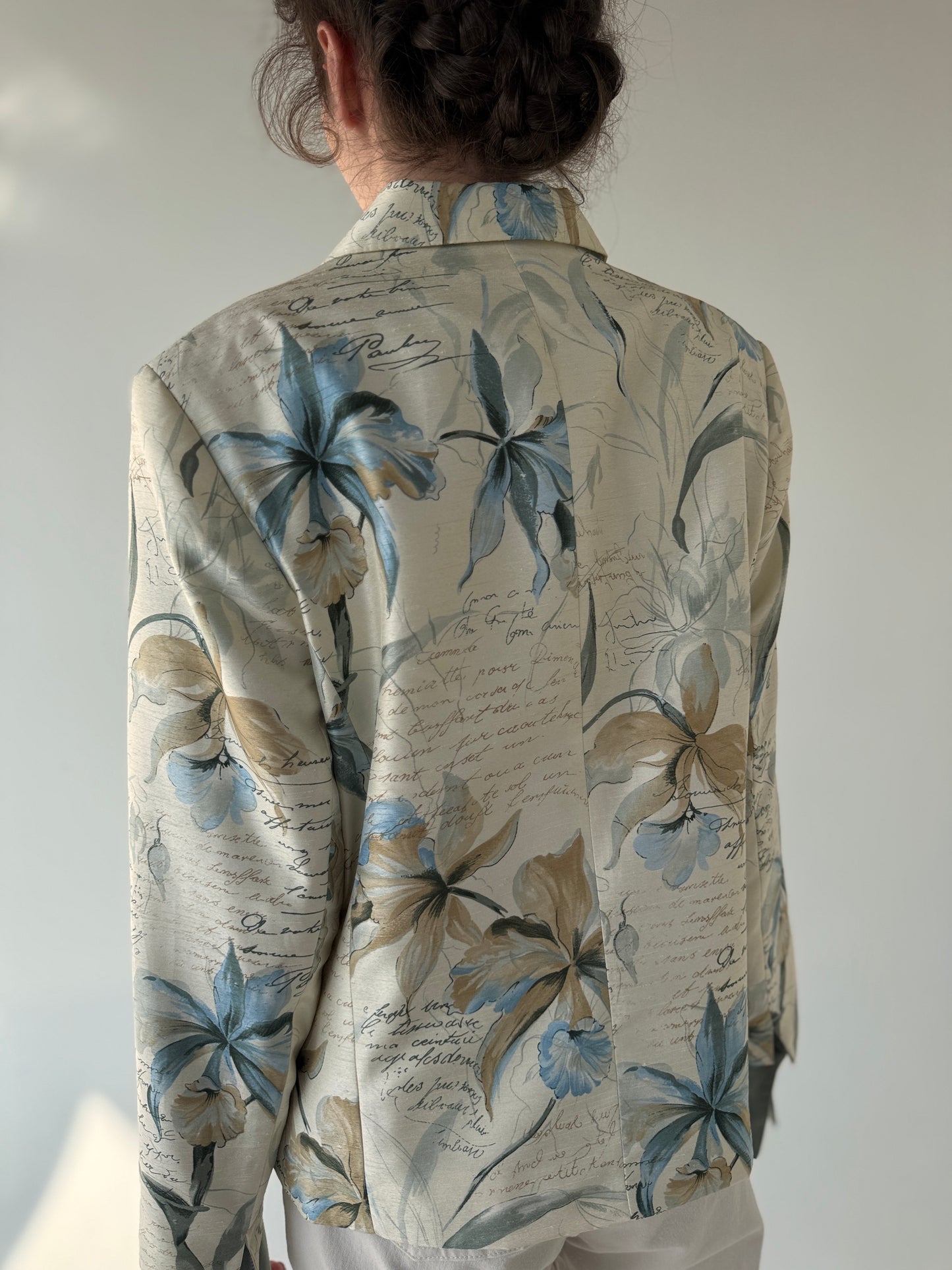 Sacou off white cu print organic superb din lanita și mătase