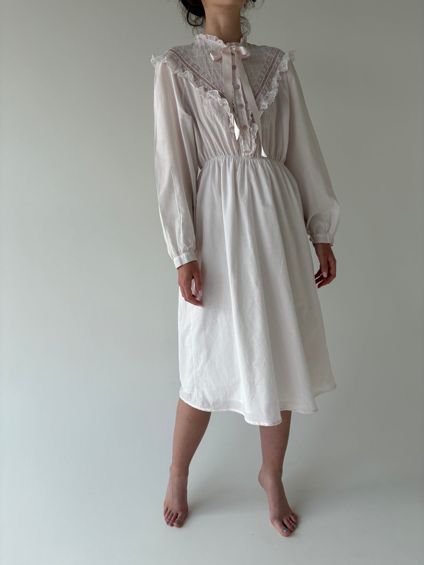 Rochie vintage roz pudrat cu lucrătură manuală și dantelă din panzica