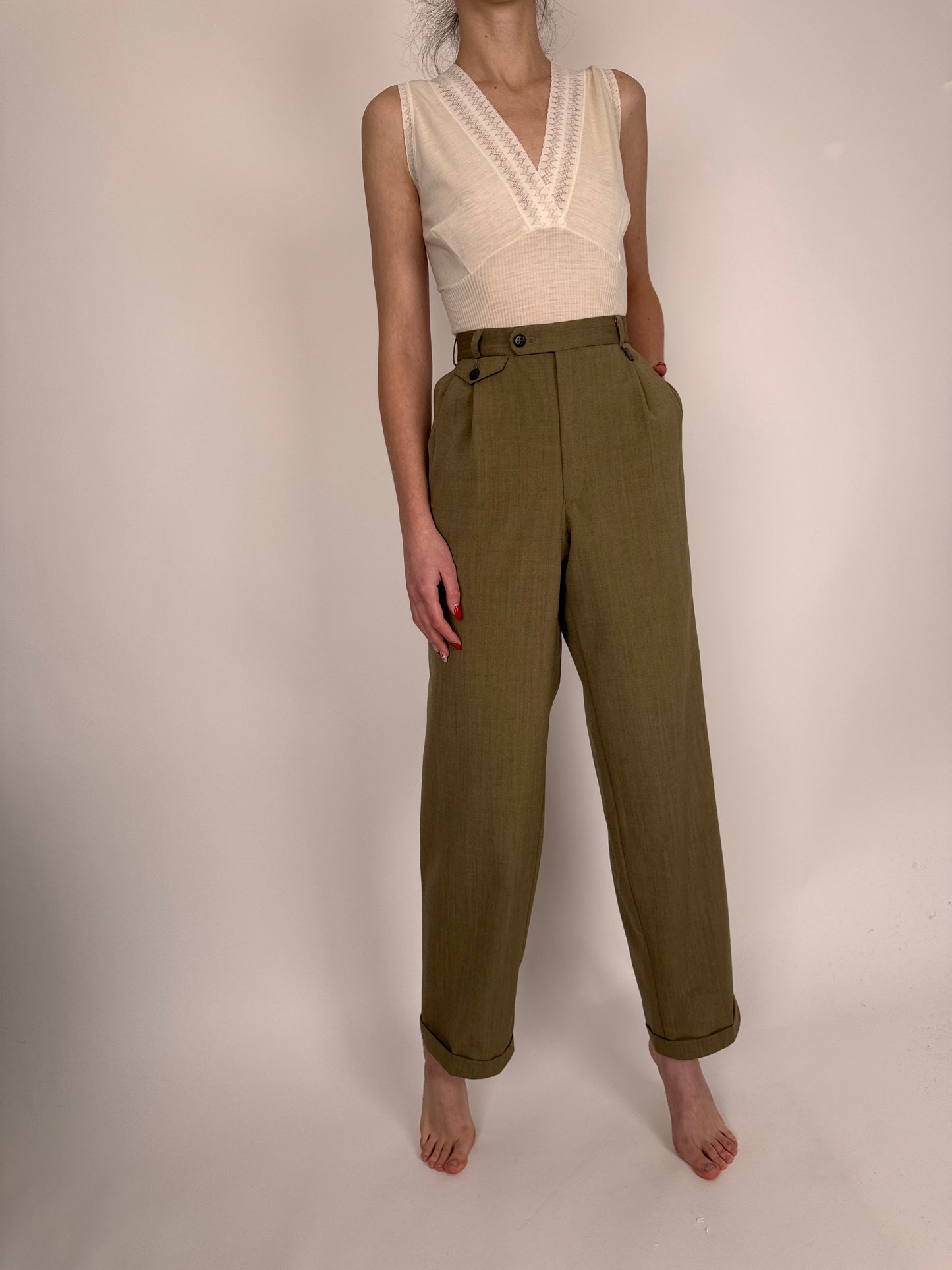 Pantaloni tall cu pense din stofă extrafina din mix de lana olive green