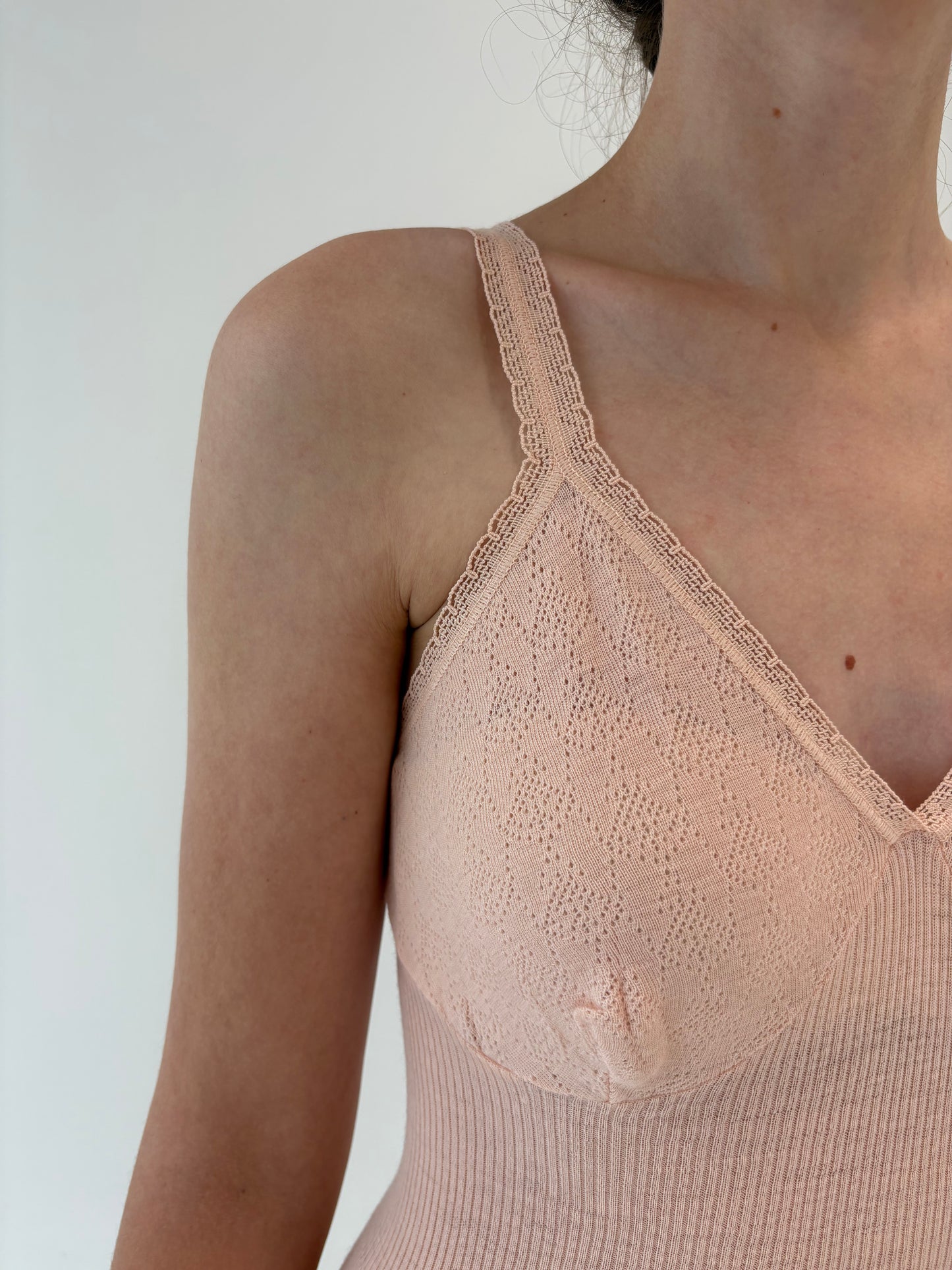 Maieu cambrat rose nude din lana pura certificată extrafina nou