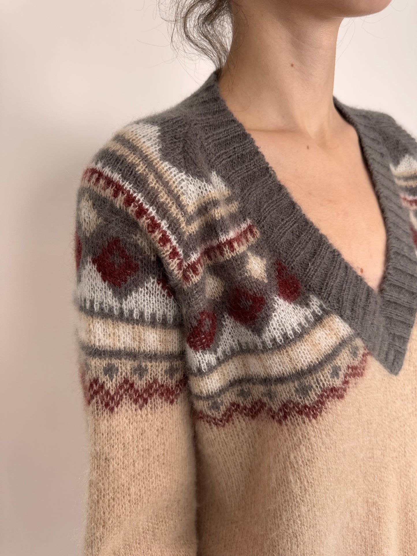 Pulover camel cu print burgundy și warm gray tall din baby mohair