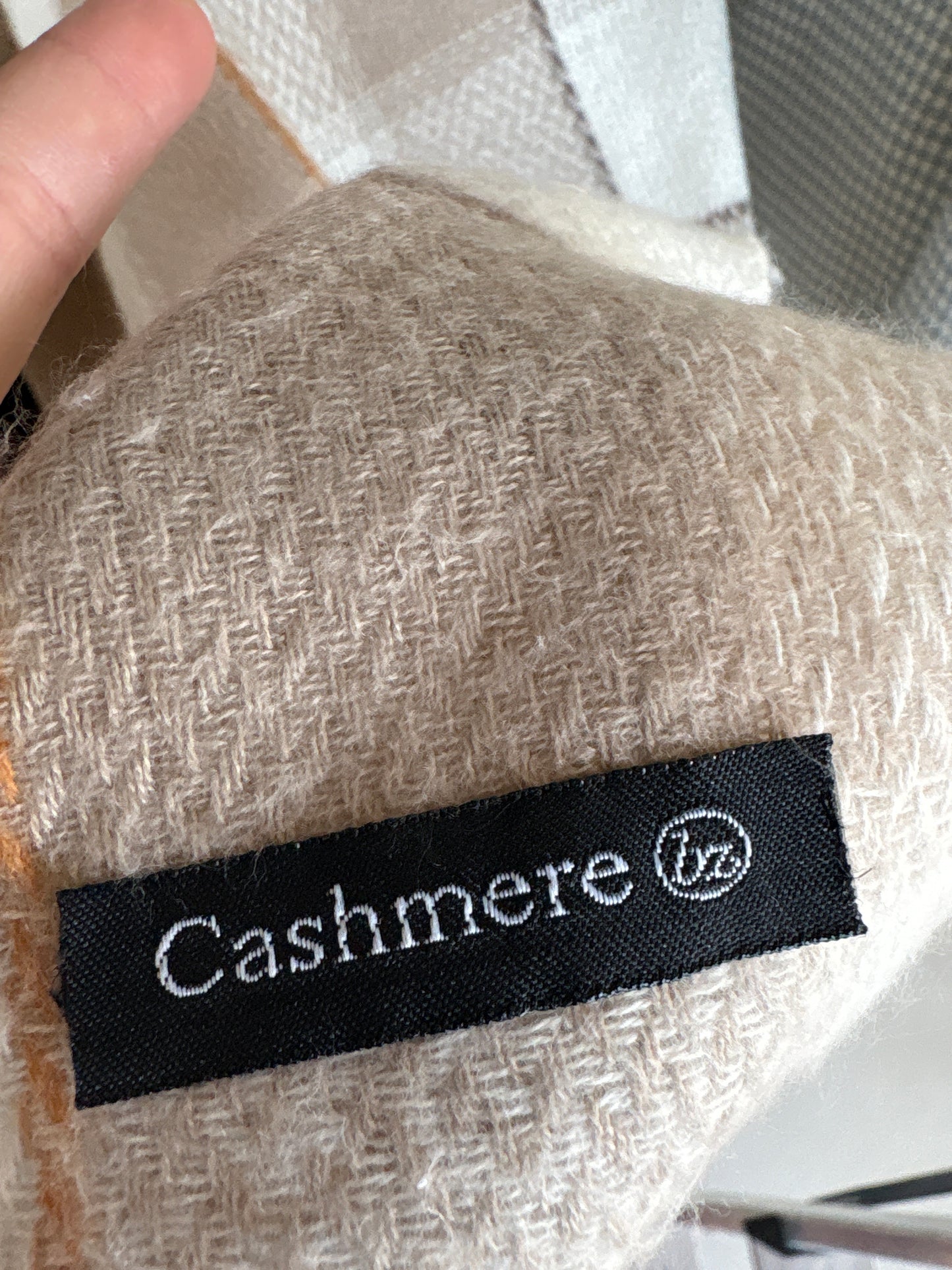 Shawl XXL în carouri și culori neutre din cașmir plin