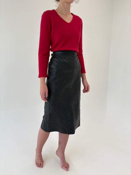 Fustă neagră din piele naturală extrem de moale  în croi elaborat