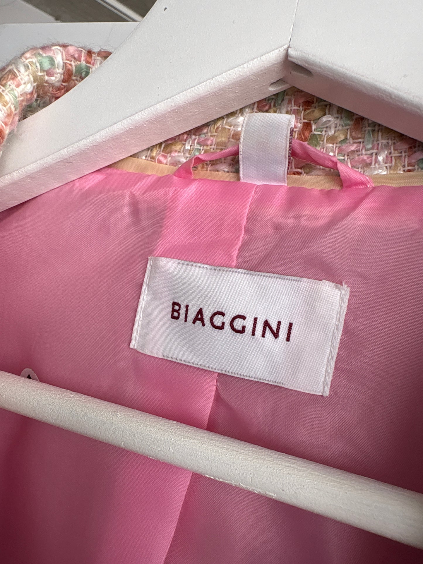 Sacou în stil Chanel din tweed de bumbac în culori pudrate și croi cambrat