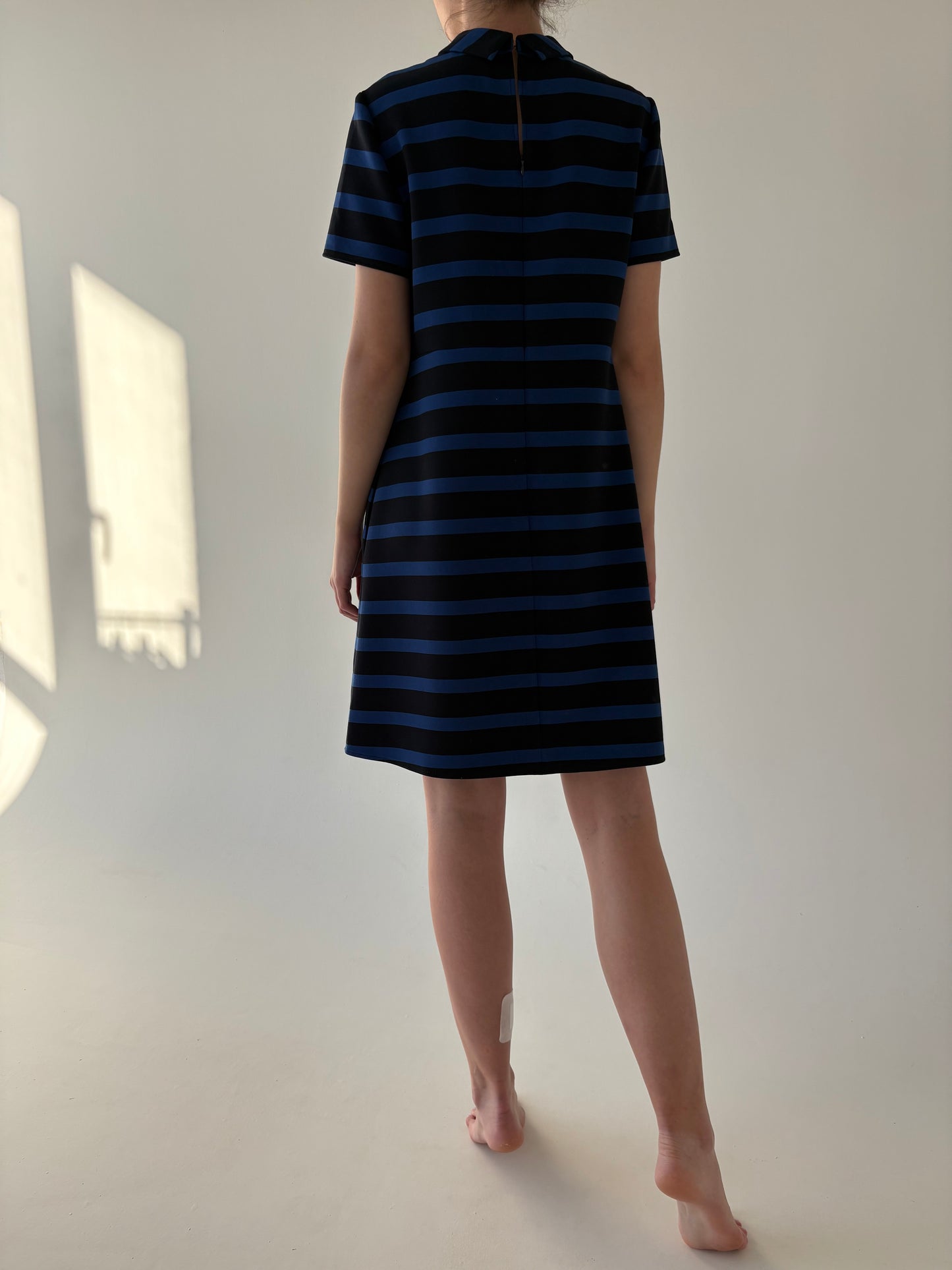 Rochie business Hugo Boss în dungi din stofă strech