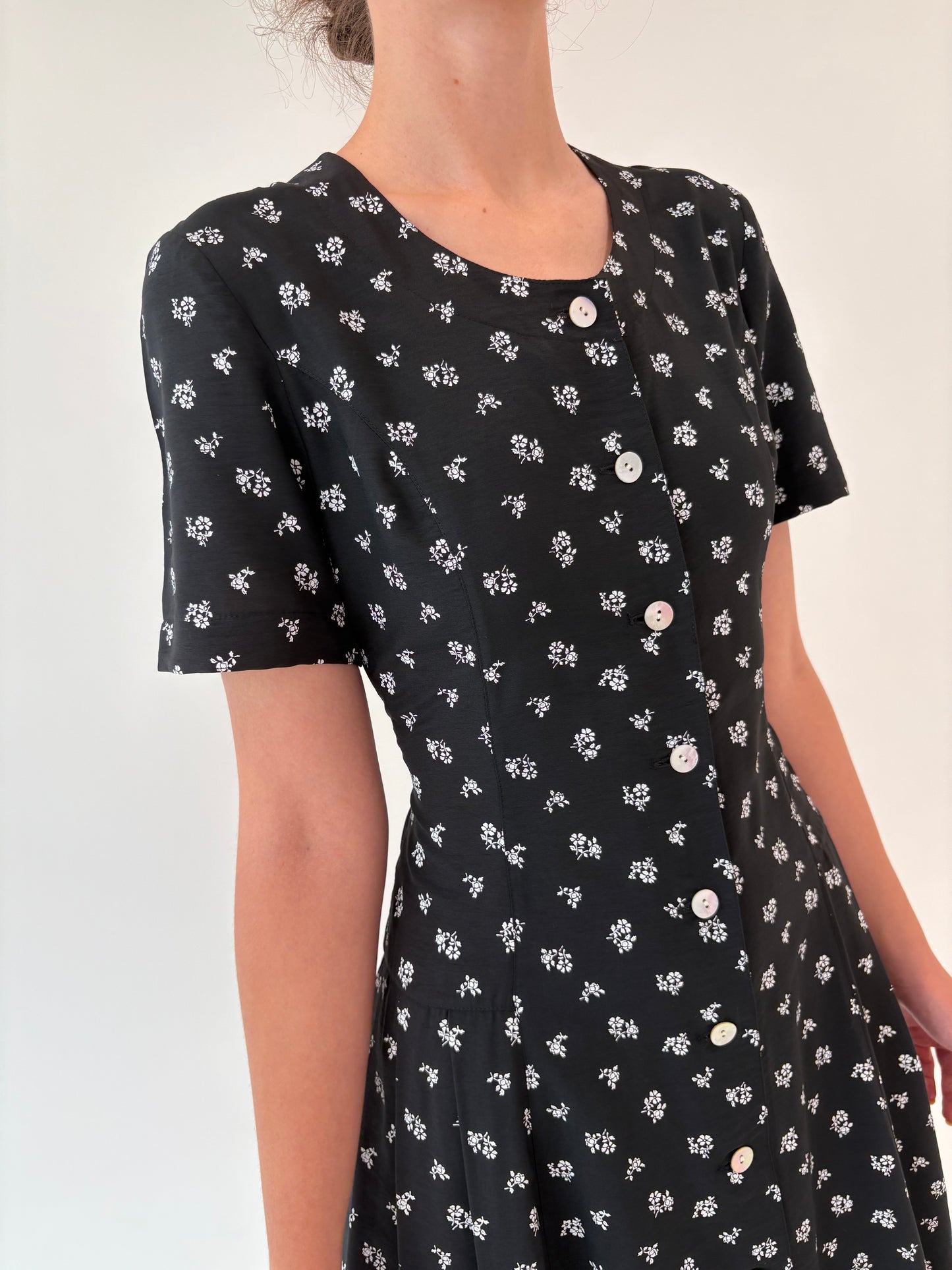 LBD vintage usor cambrata în croi super demoni cu print delicat ivoire