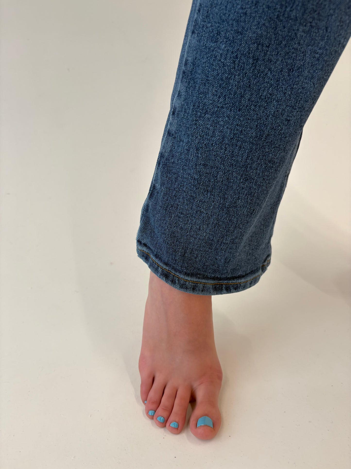 Jeans ușor vedeți vintage premium din material ultra modelator plin
