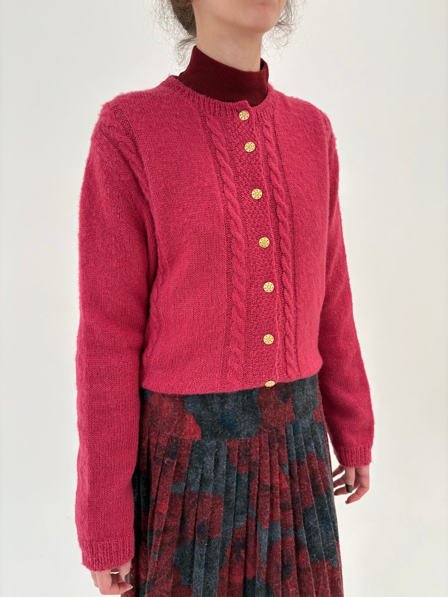 Cardigan gros raspberry red din lana extrafina cu torsade