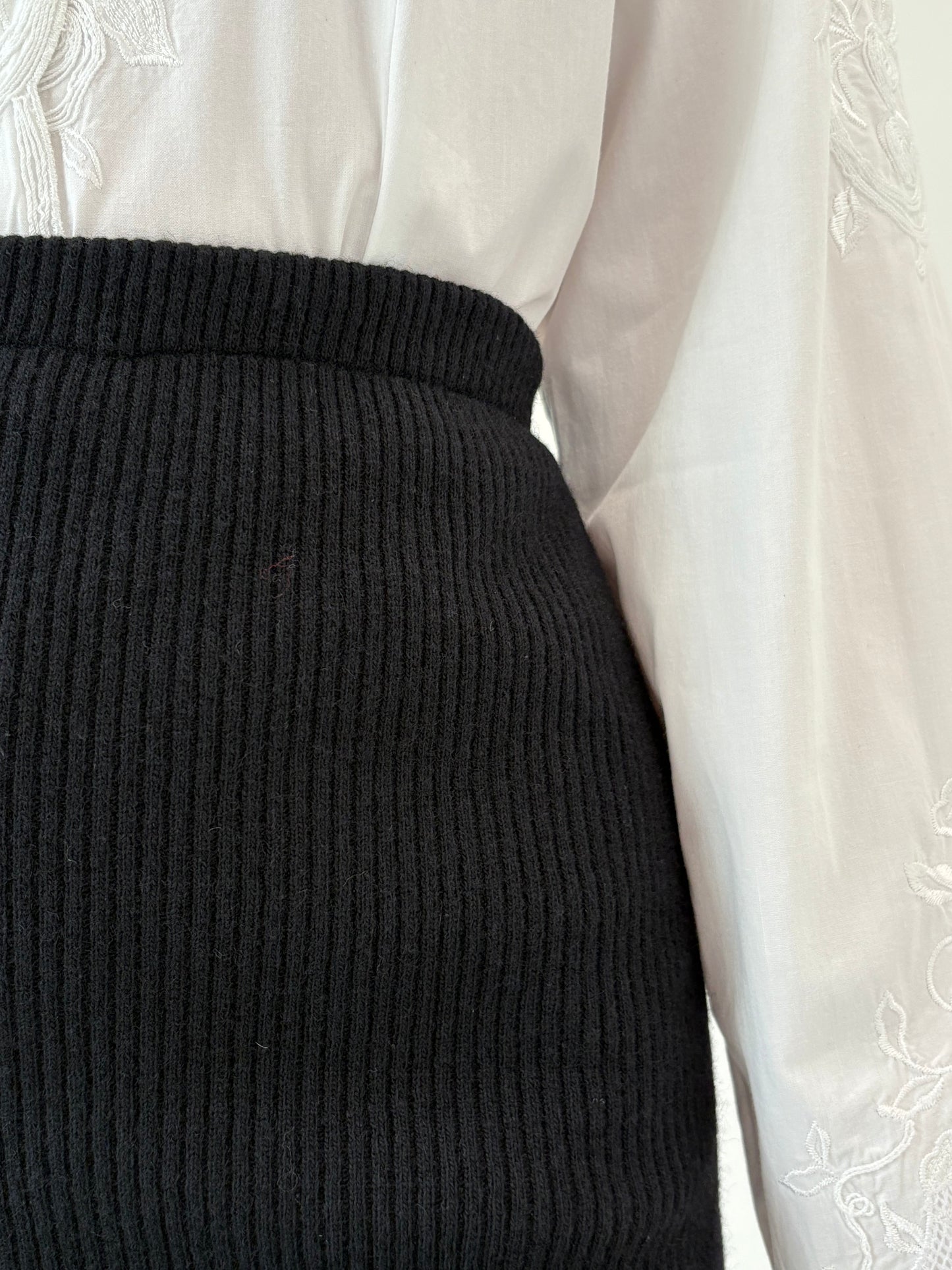 Fustă maxi neagră din tricot 80% lana extrafina cu talie ultra înaltă