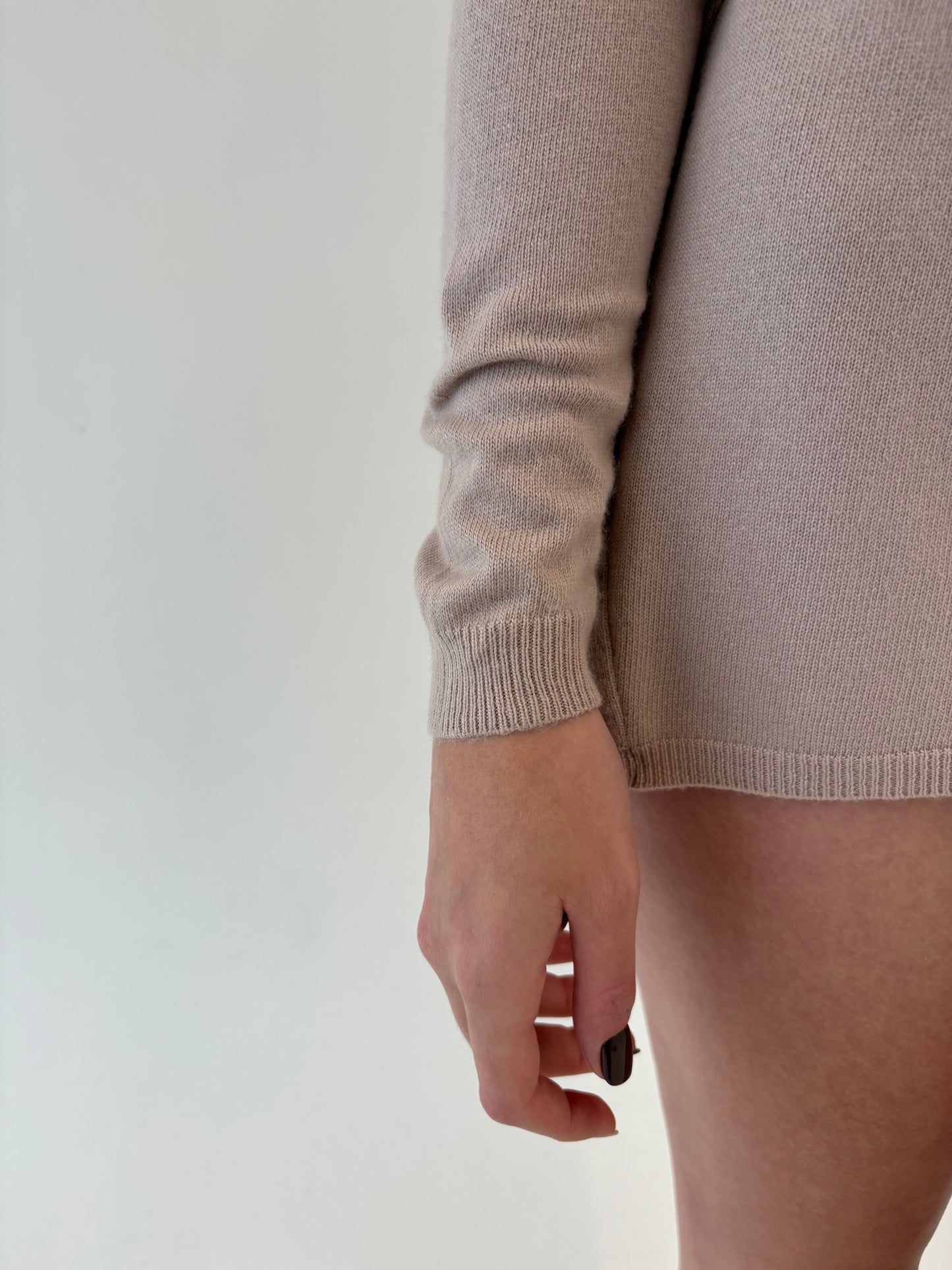 Pulover pink nude de brand super premium italian din lana merino extrafina