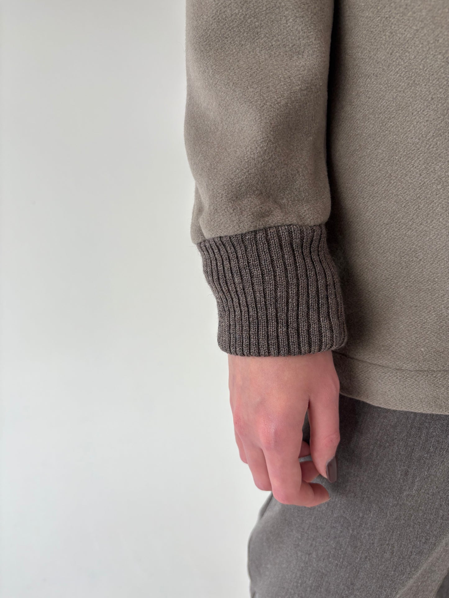 Jacheta din lana plina cu influențe casual gri colorat