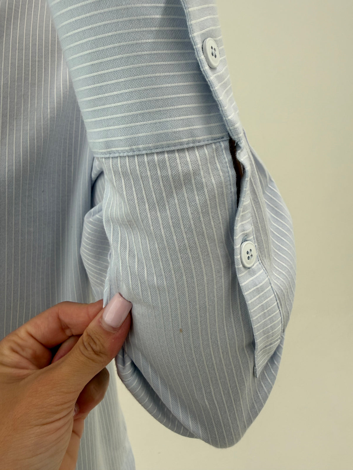 Cămașa Max Mara baby blue cu dungi fine albe din poplin de bumbac ultra confort