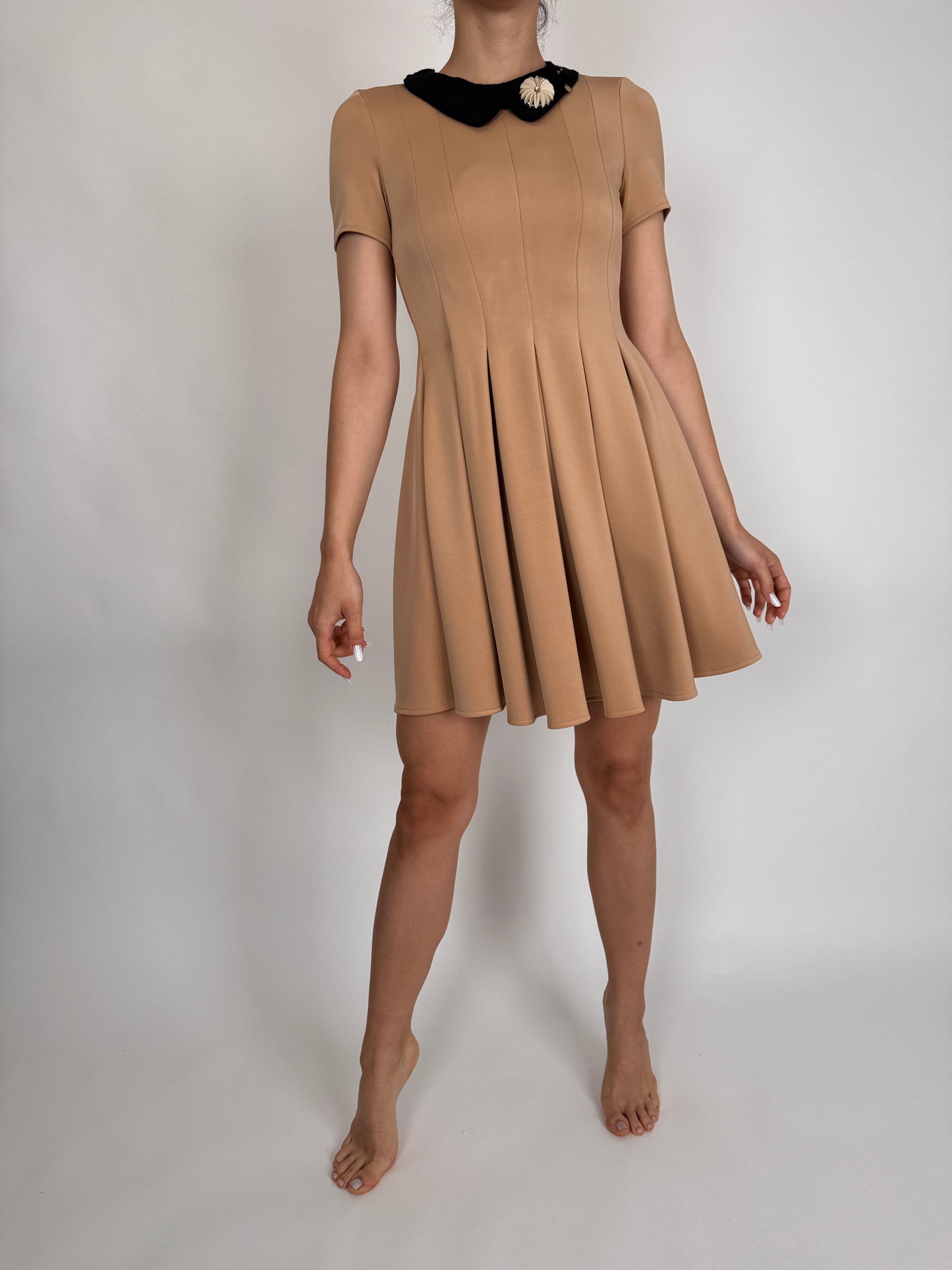 Rochie nude italiană super modelatoare cu guler detașabil