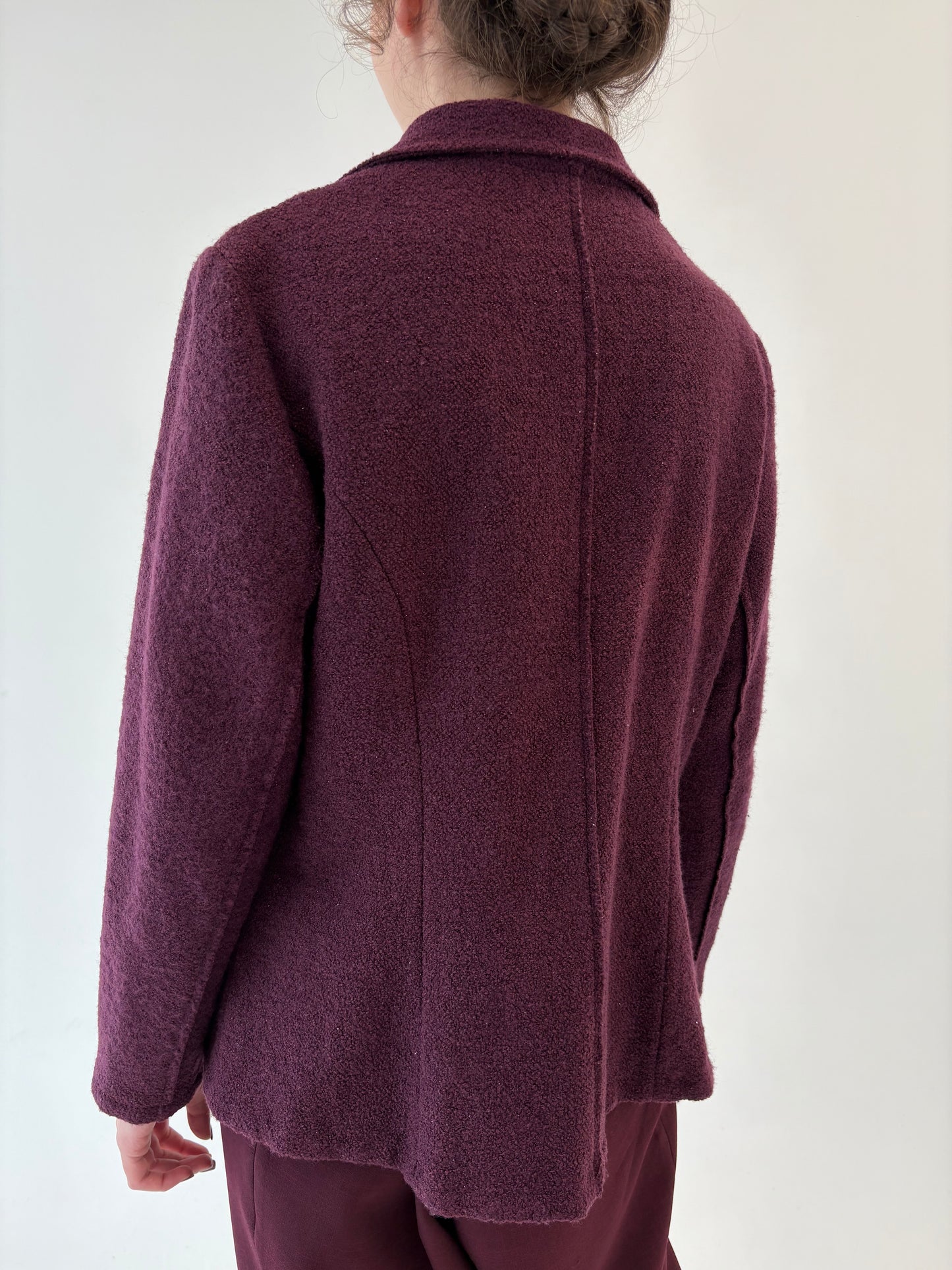 Sacou dark burgundy cambrat din boiled wool cu inserții extrafine de lurex