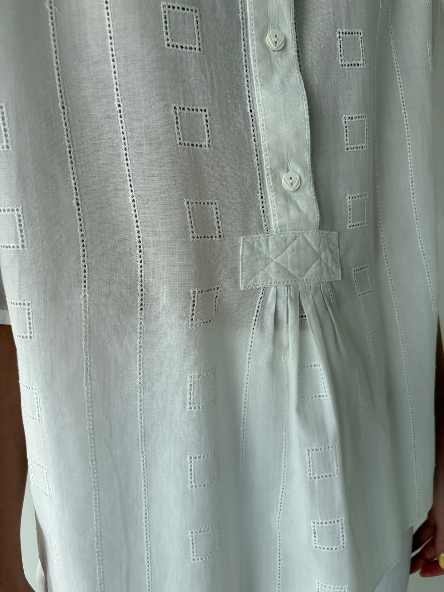 Tunica italiană excepțională integral cu broderie anglaise din cea mai fină pânză