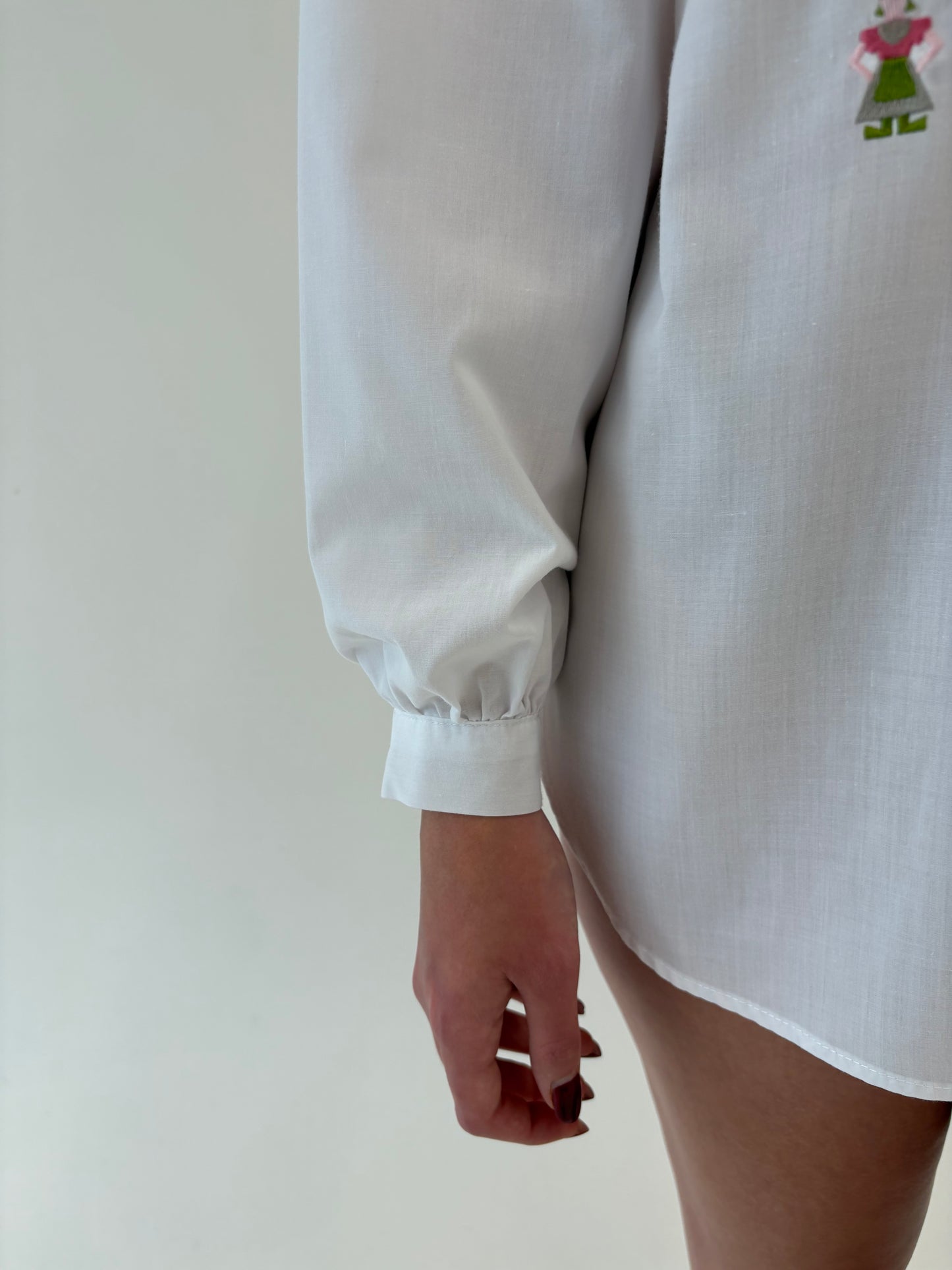 Cămașa vintage cu broderie în culori pudrate din poplin premium